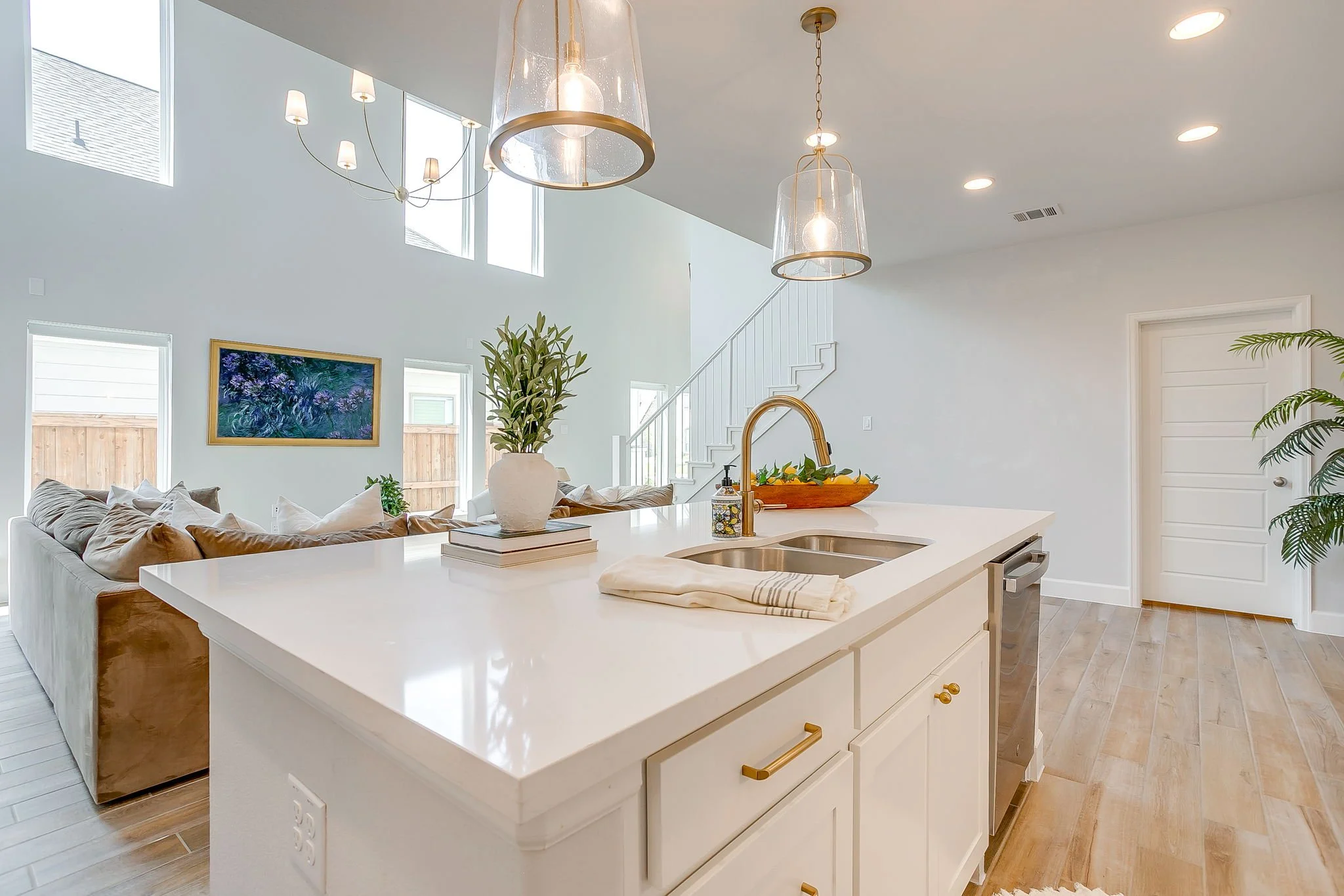 2117 Eastus Ln (27 of 47).jpg