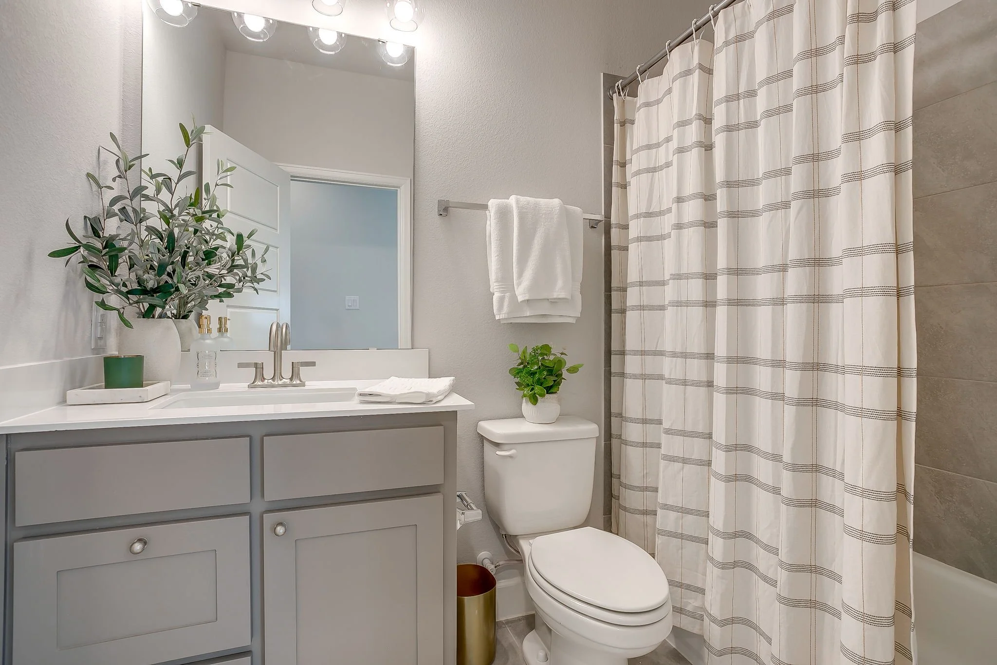2117 Eastus Ln (36 of 47).jpg