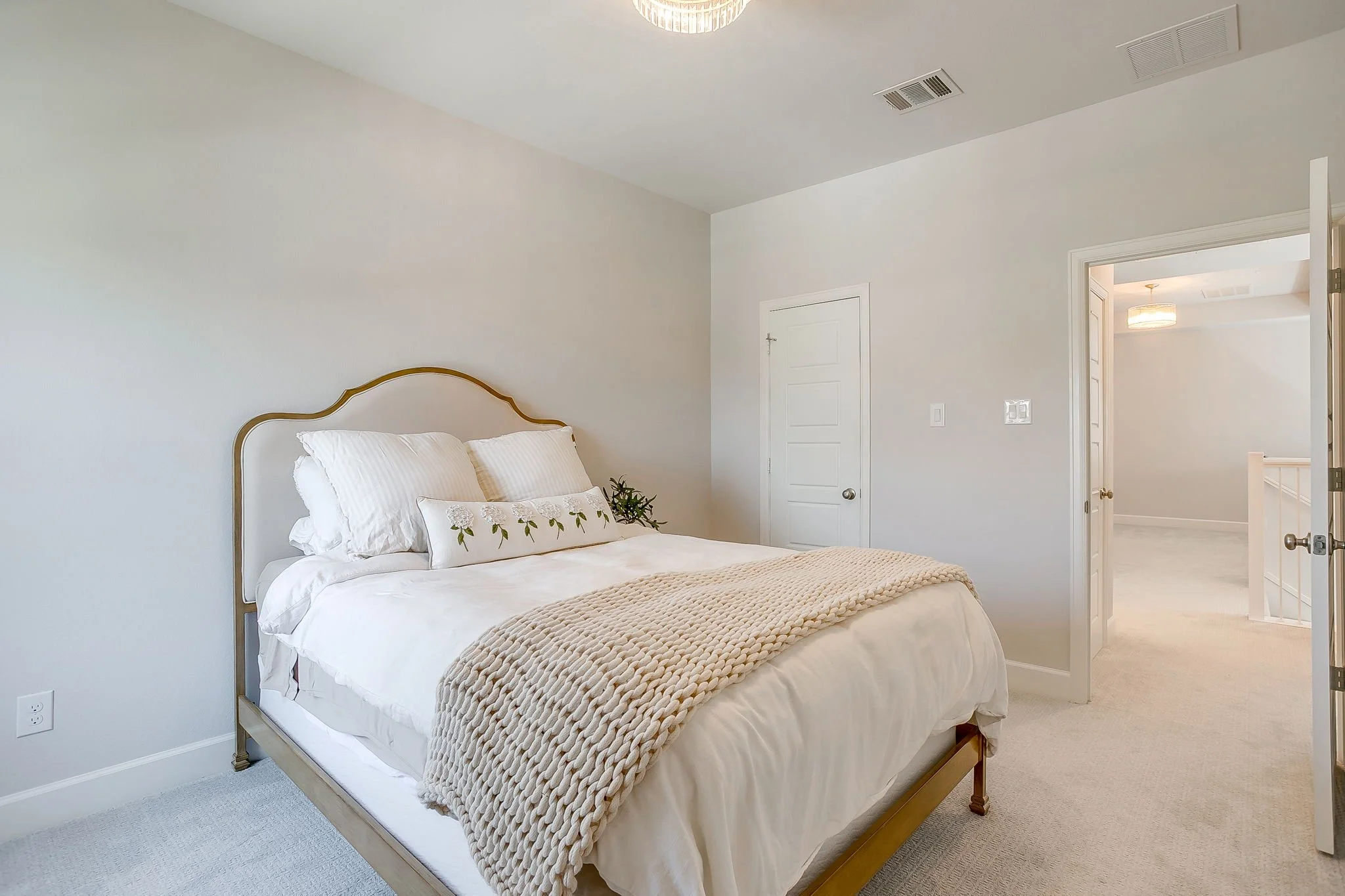 2117 Eastus Ln (39 of 47).jpg