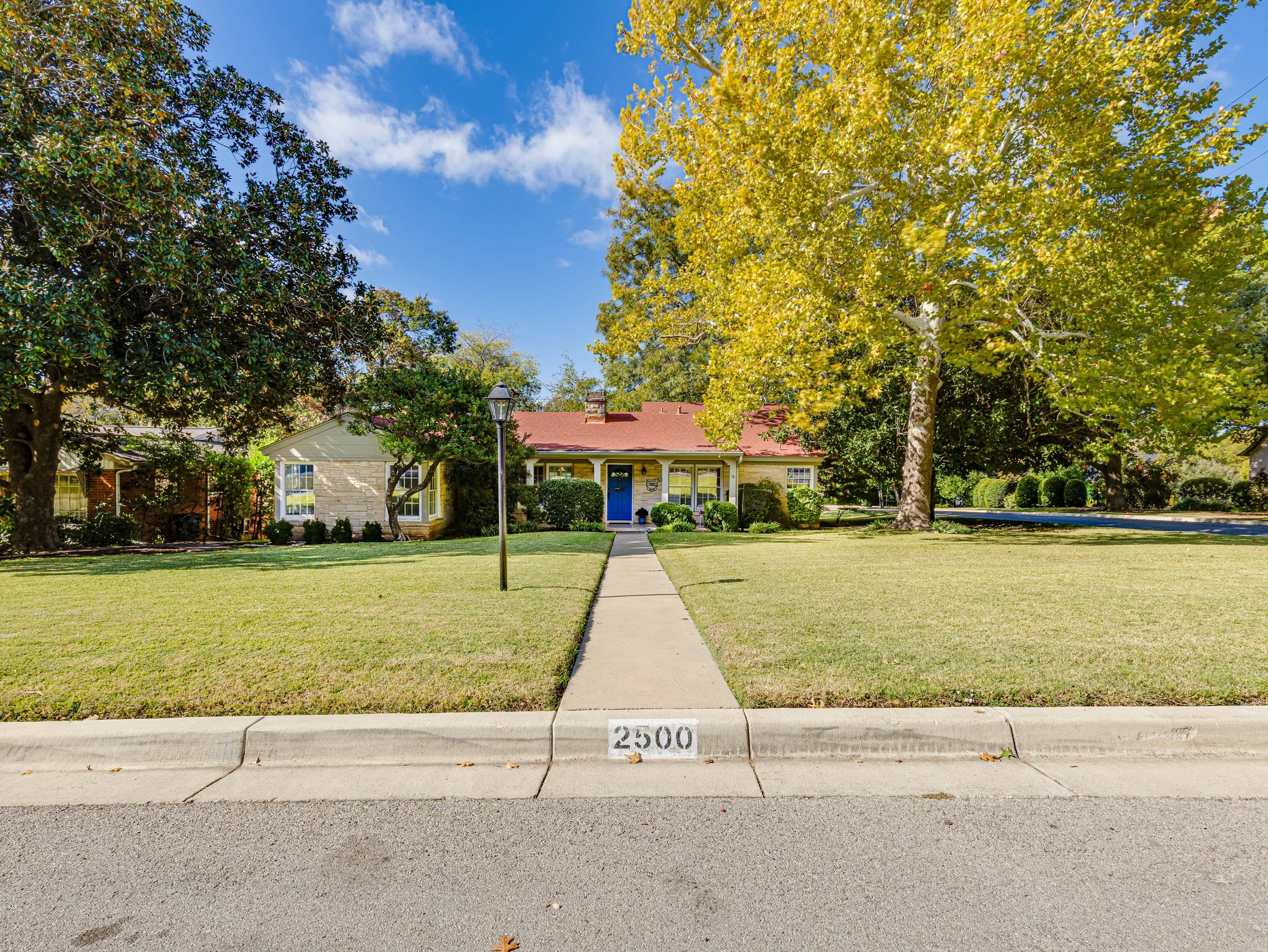 001 Street - 2500 Boyd.jpg