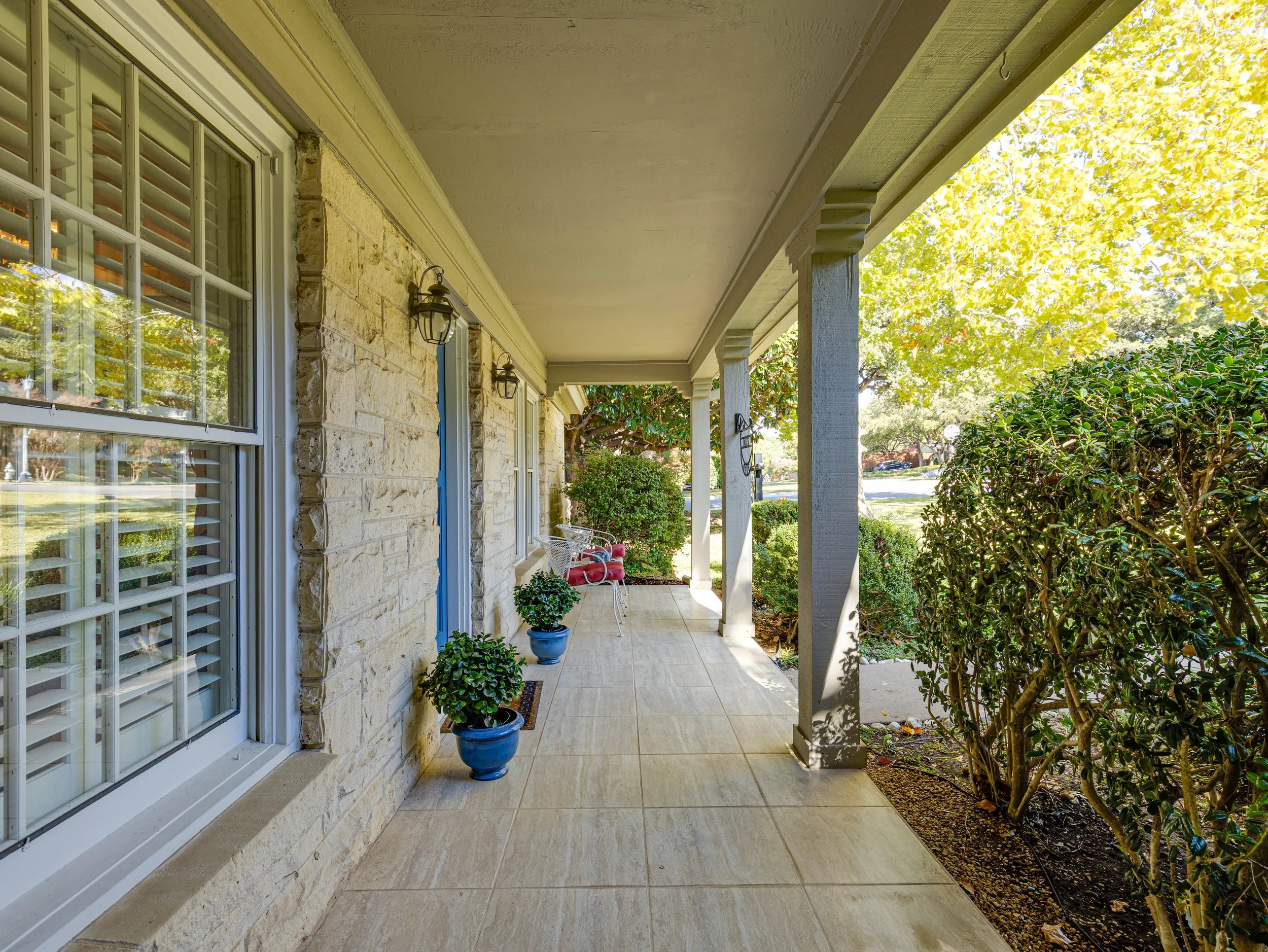 006 Front Porch - 2500 Boyd.jpg