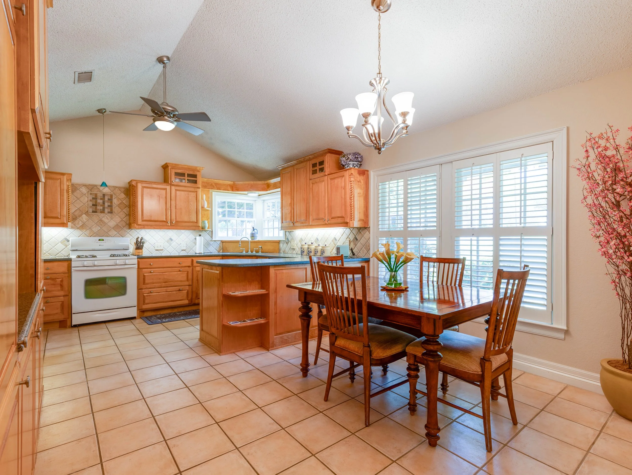 009 Dining Room - 2500 Boyd.jpg