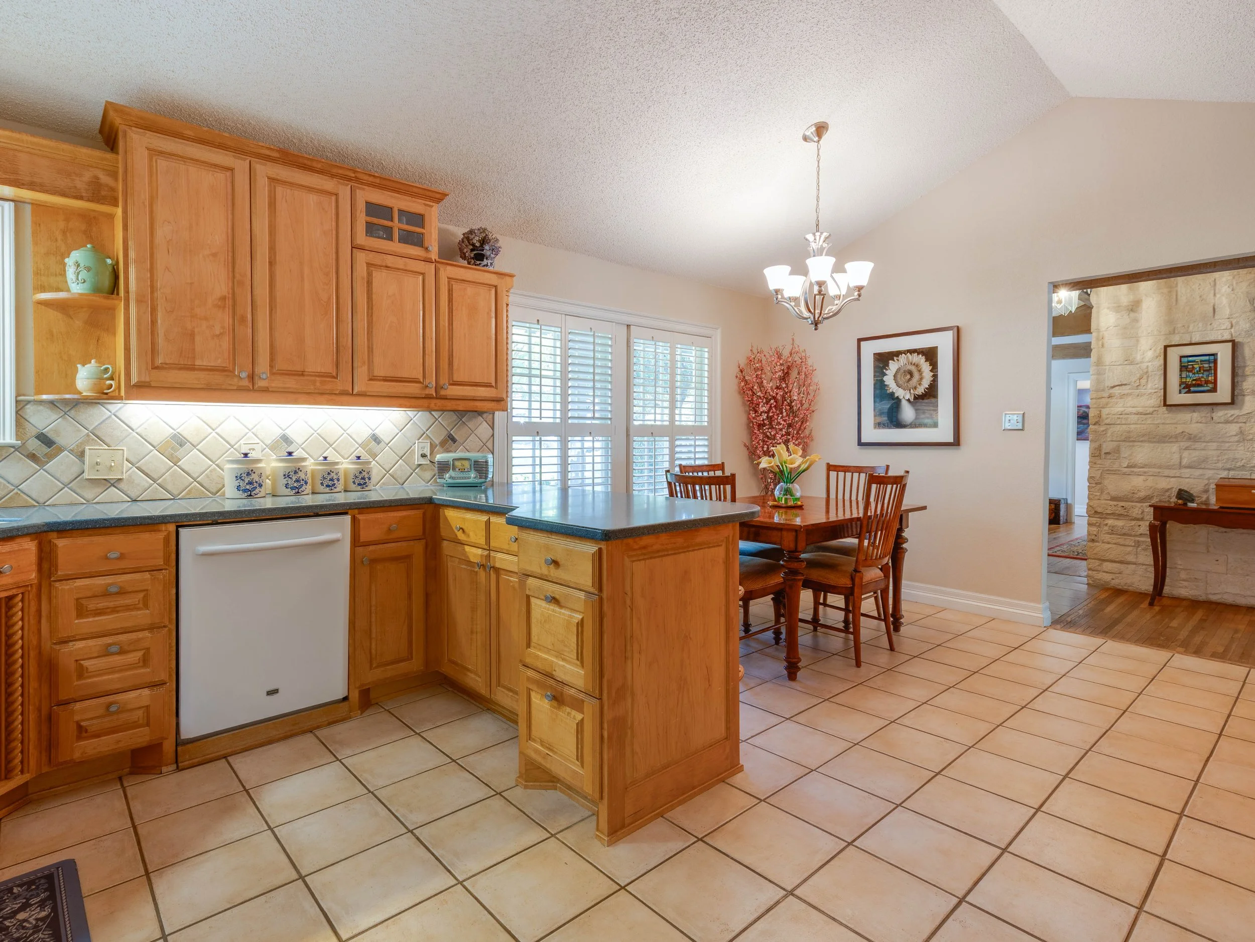 017 Kitchen - 2500 Boyd.jpg