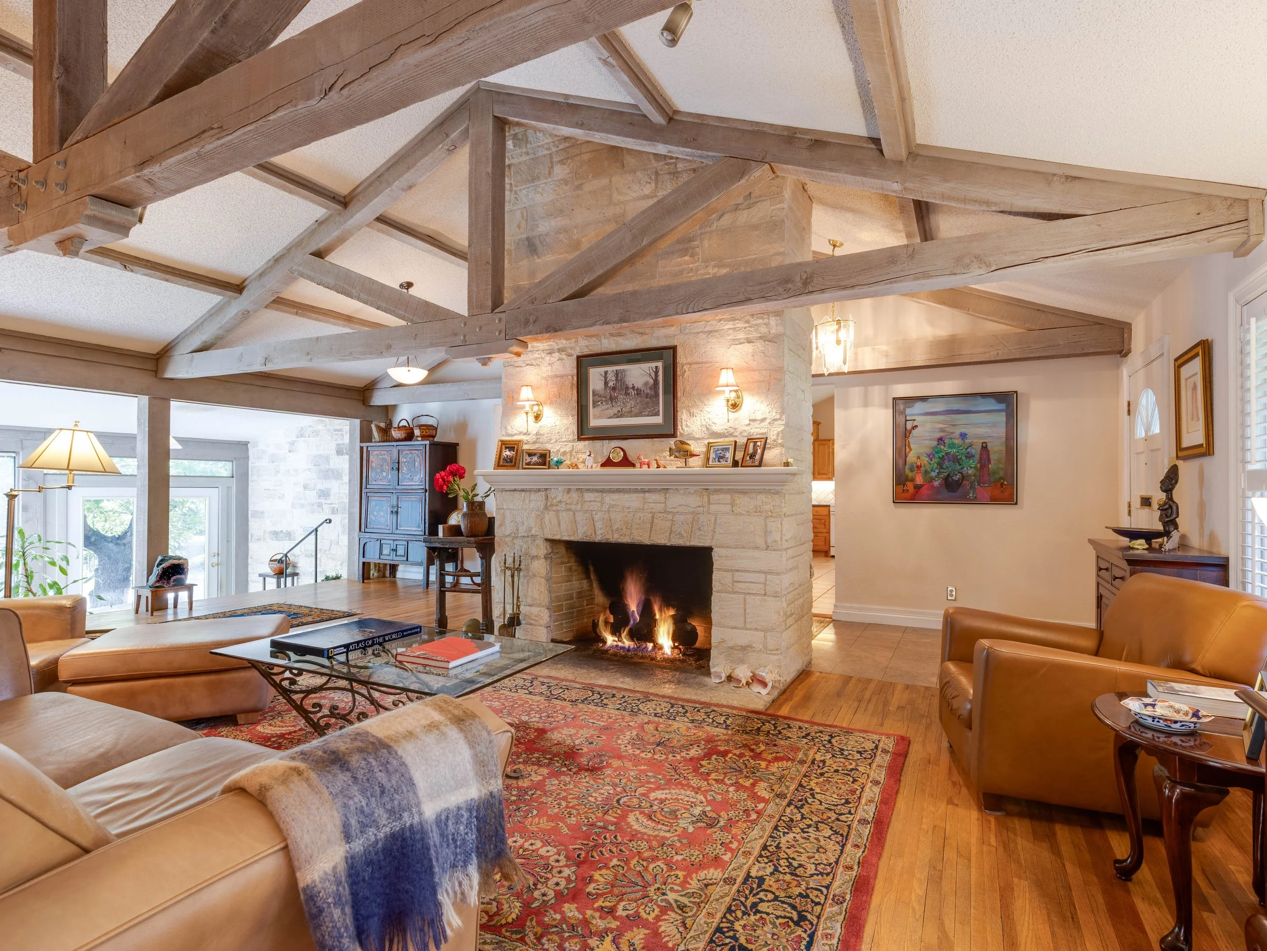 020 Living Room - 2500 Boyd.jpg