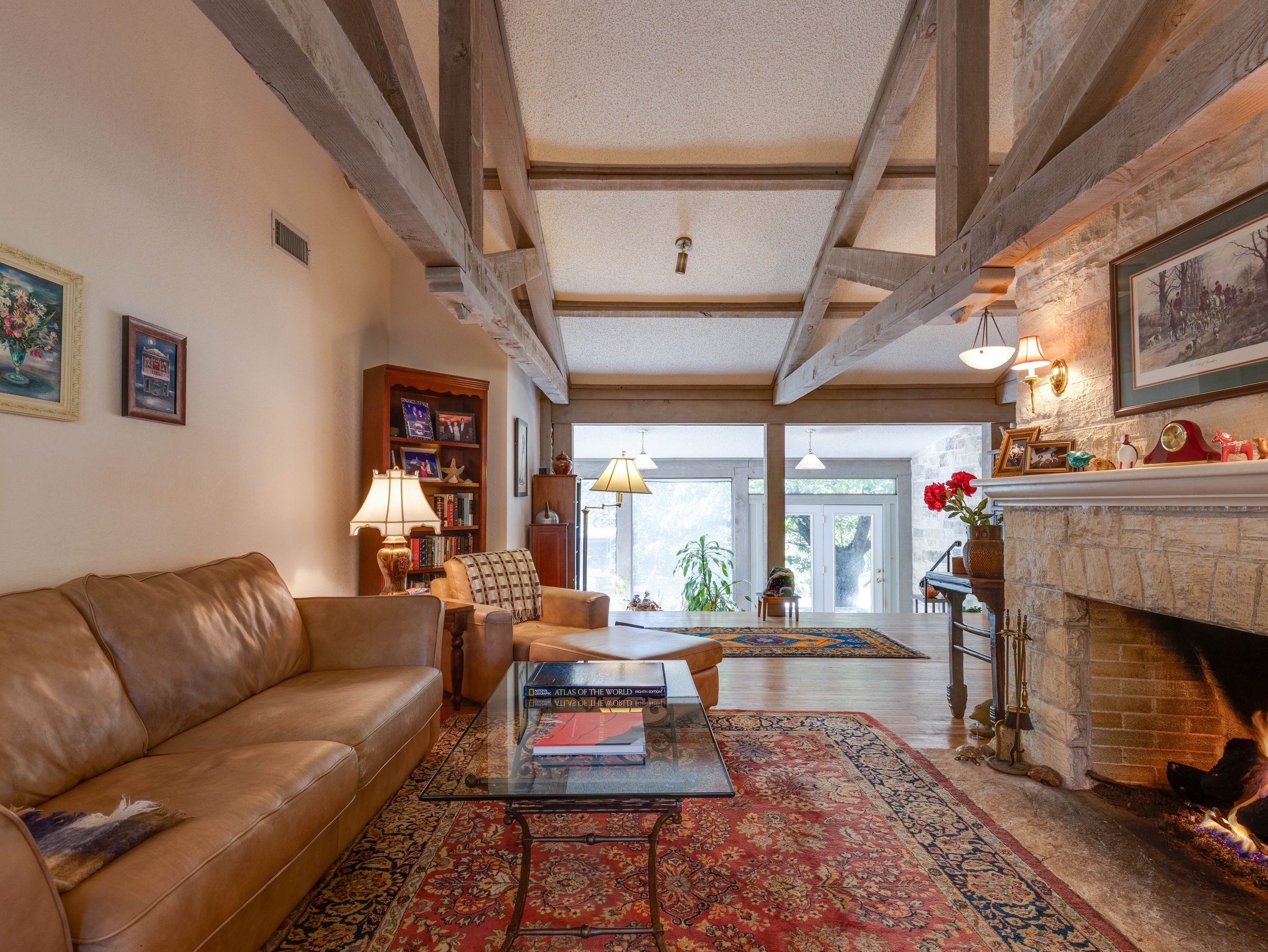 021 Living Room - 2500 Boyd.jpg