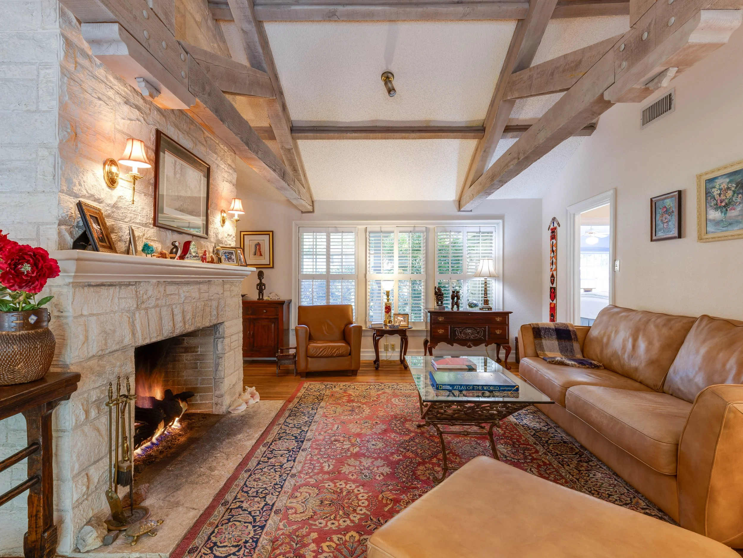 022 Living Room - 2500 Boyd.jpg