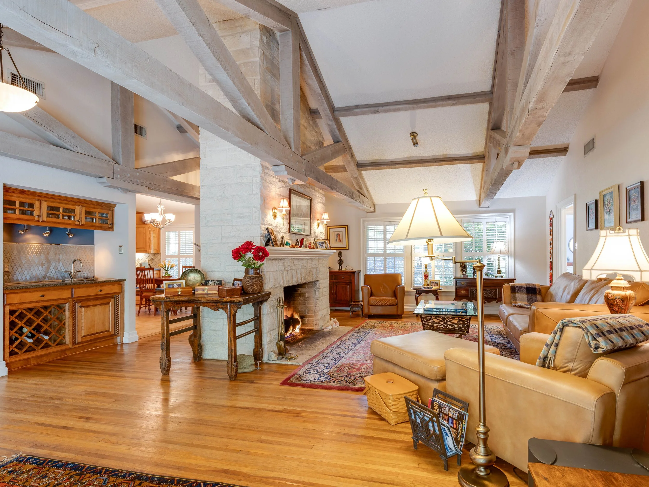 024 Sitting Area - 2500 Boyd.jpg