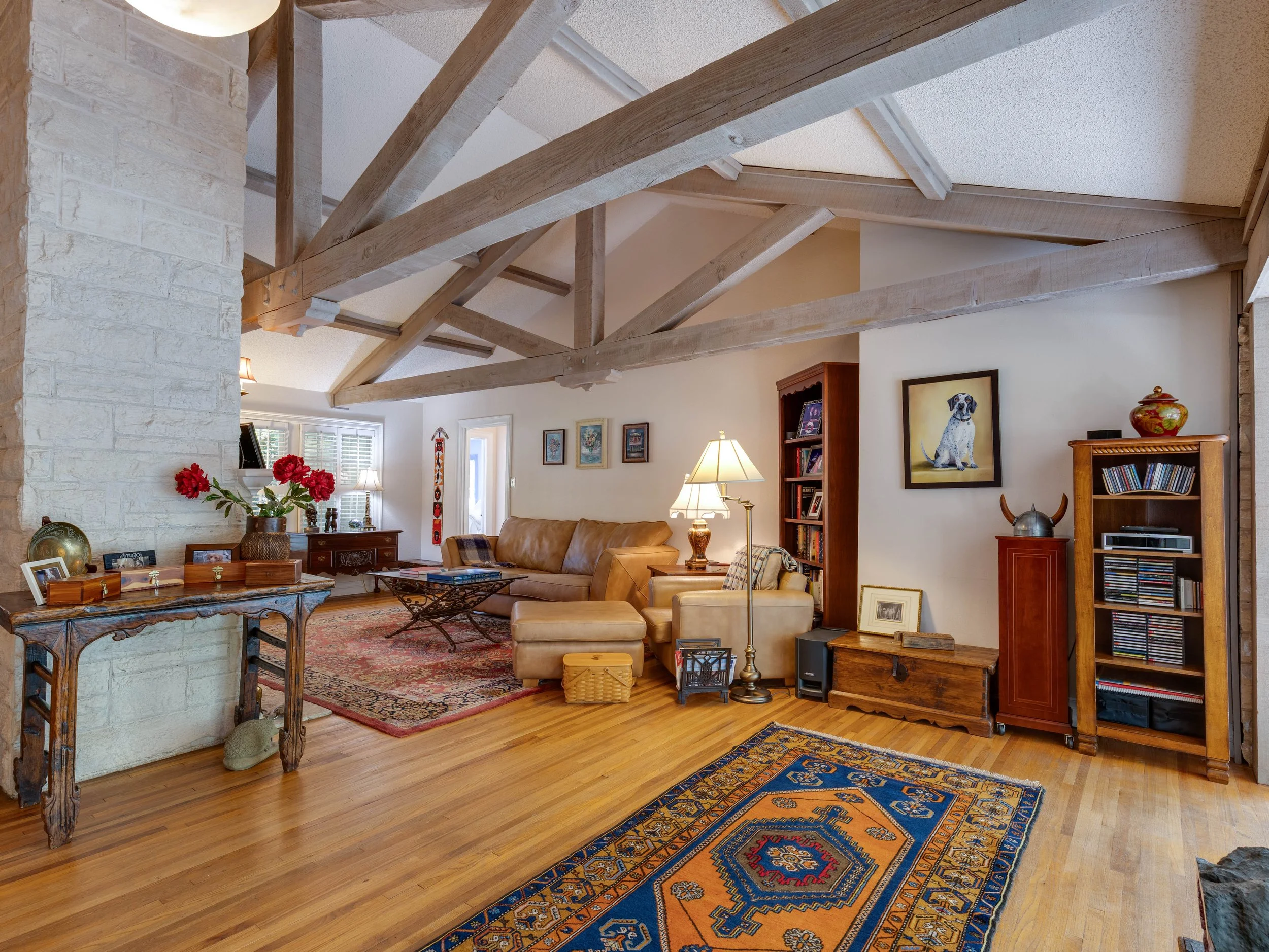 026 Sitting Area - 2500 Boyd.jpg