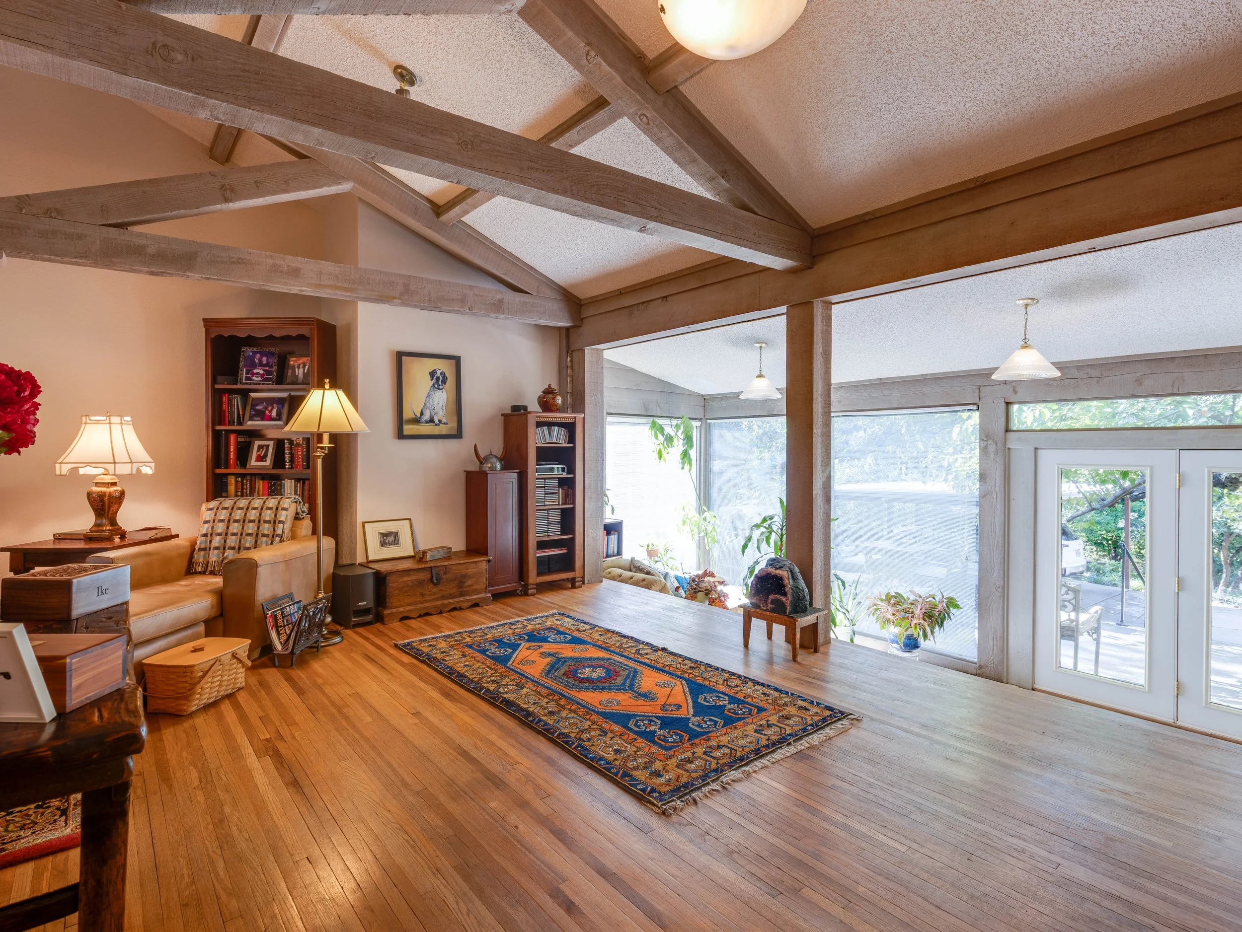 027 Sitting Area - 2500 Boyd.jpg