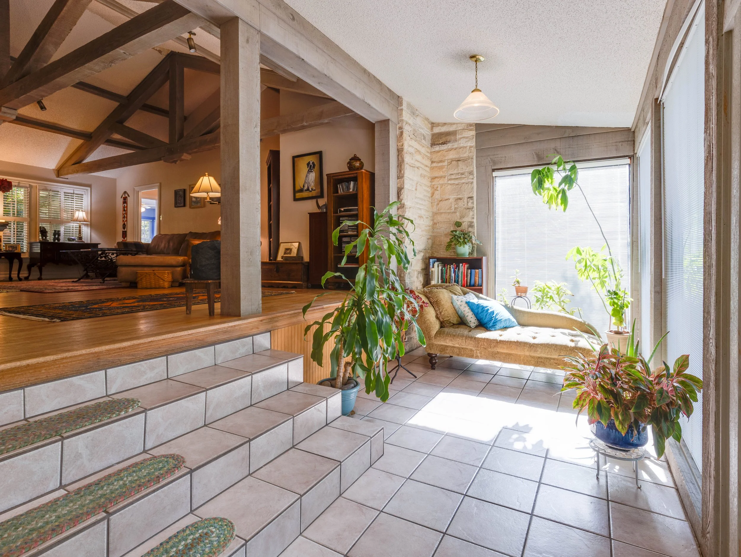 028 Sun Room - 2500 Boyd.jpg