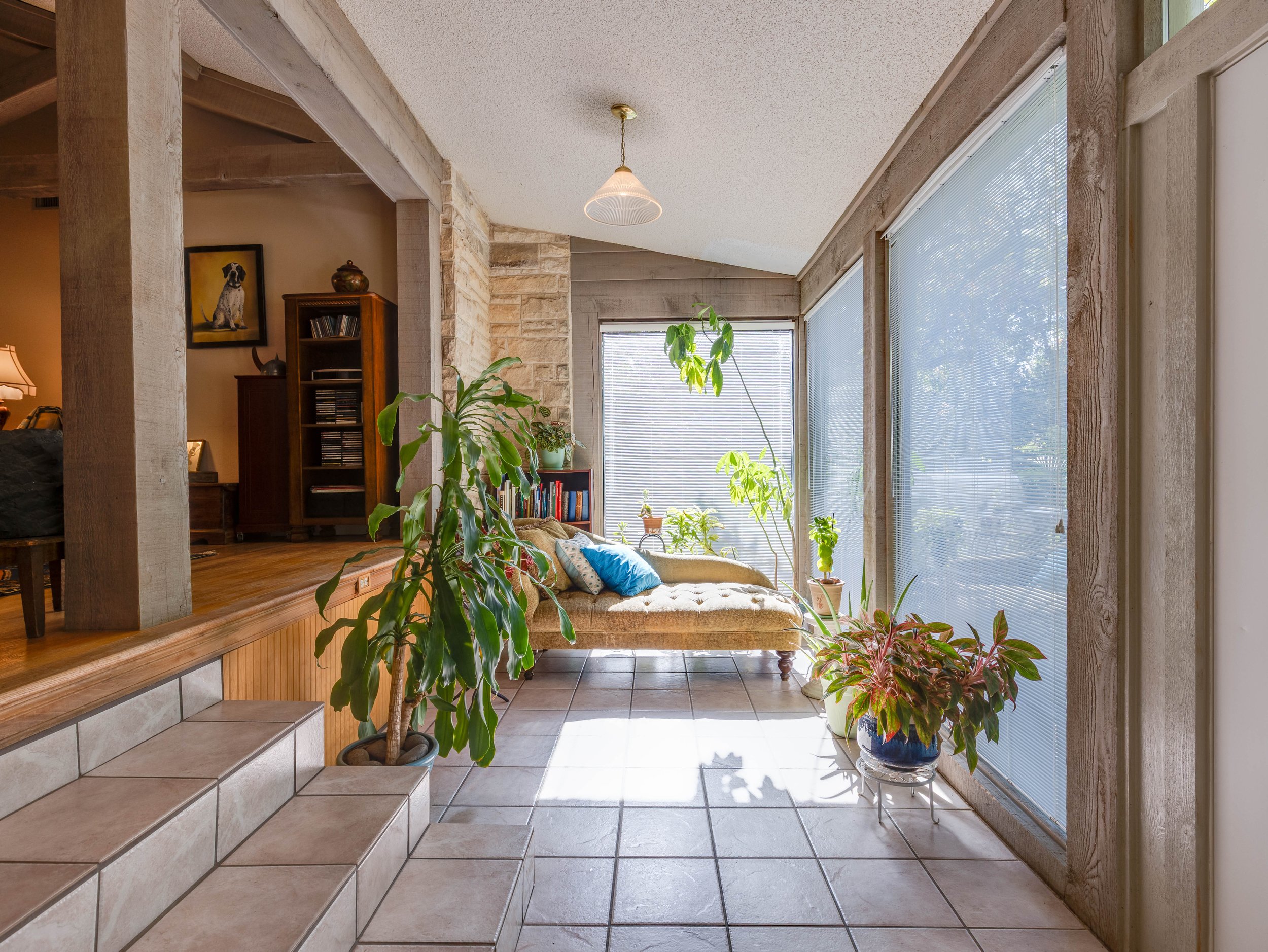 029 Sun Room - 2500 Boyd.jpg