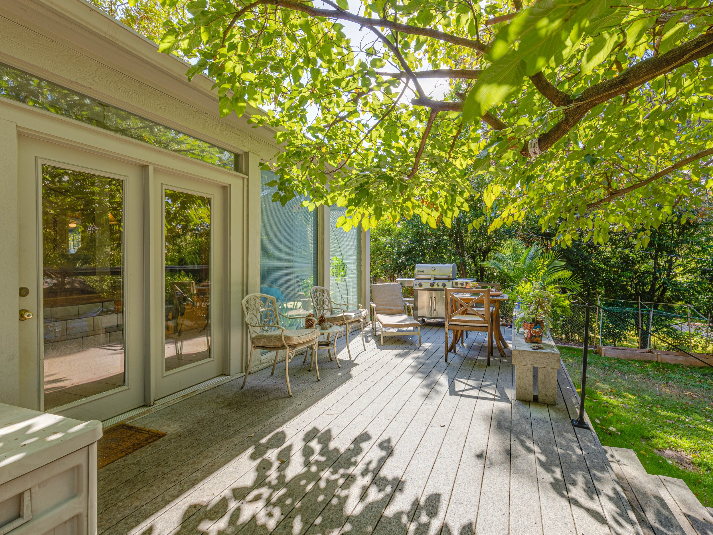 044 Patio - 2500 Boyd.jpg