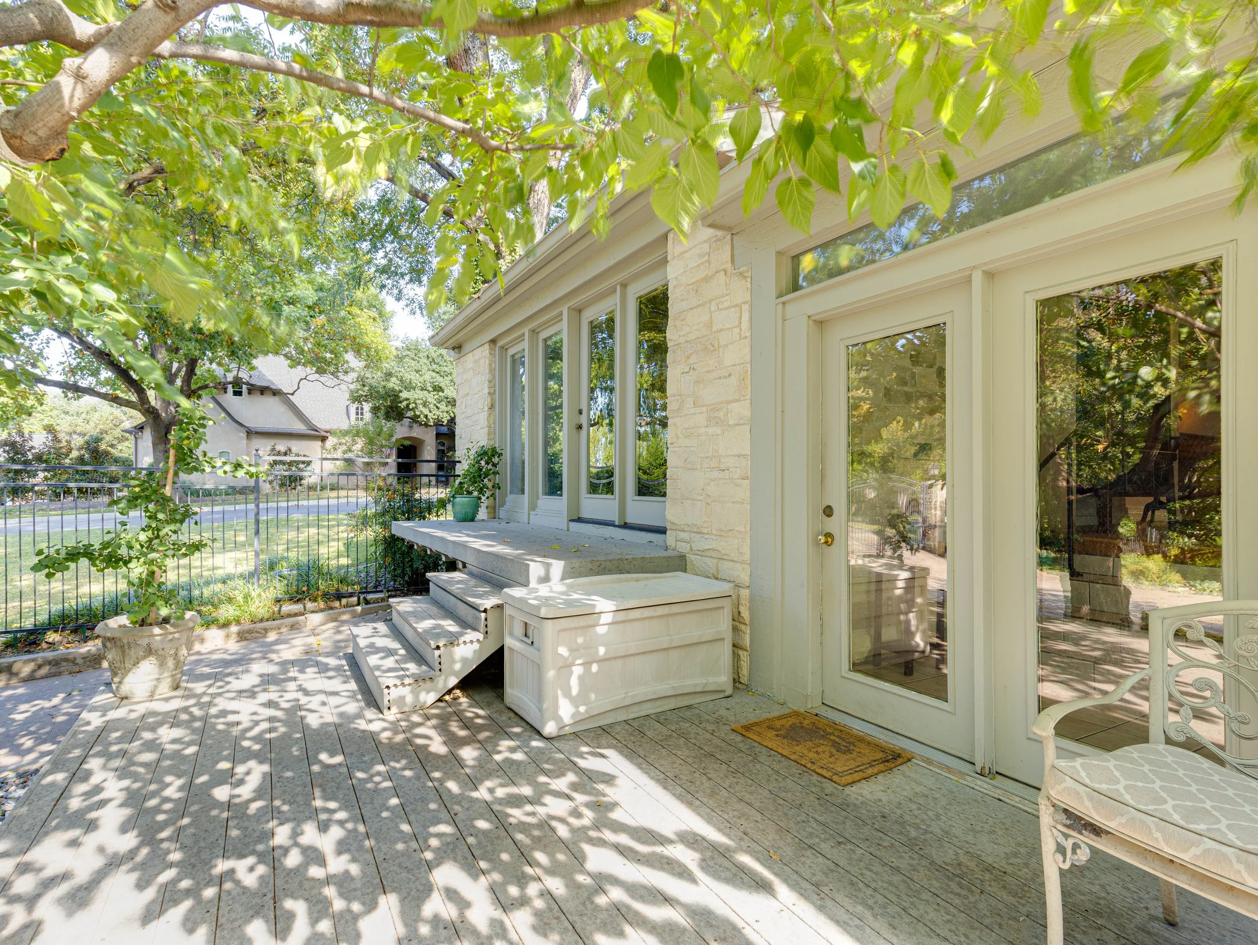 048 Patio - 2500 Boyd.jpg