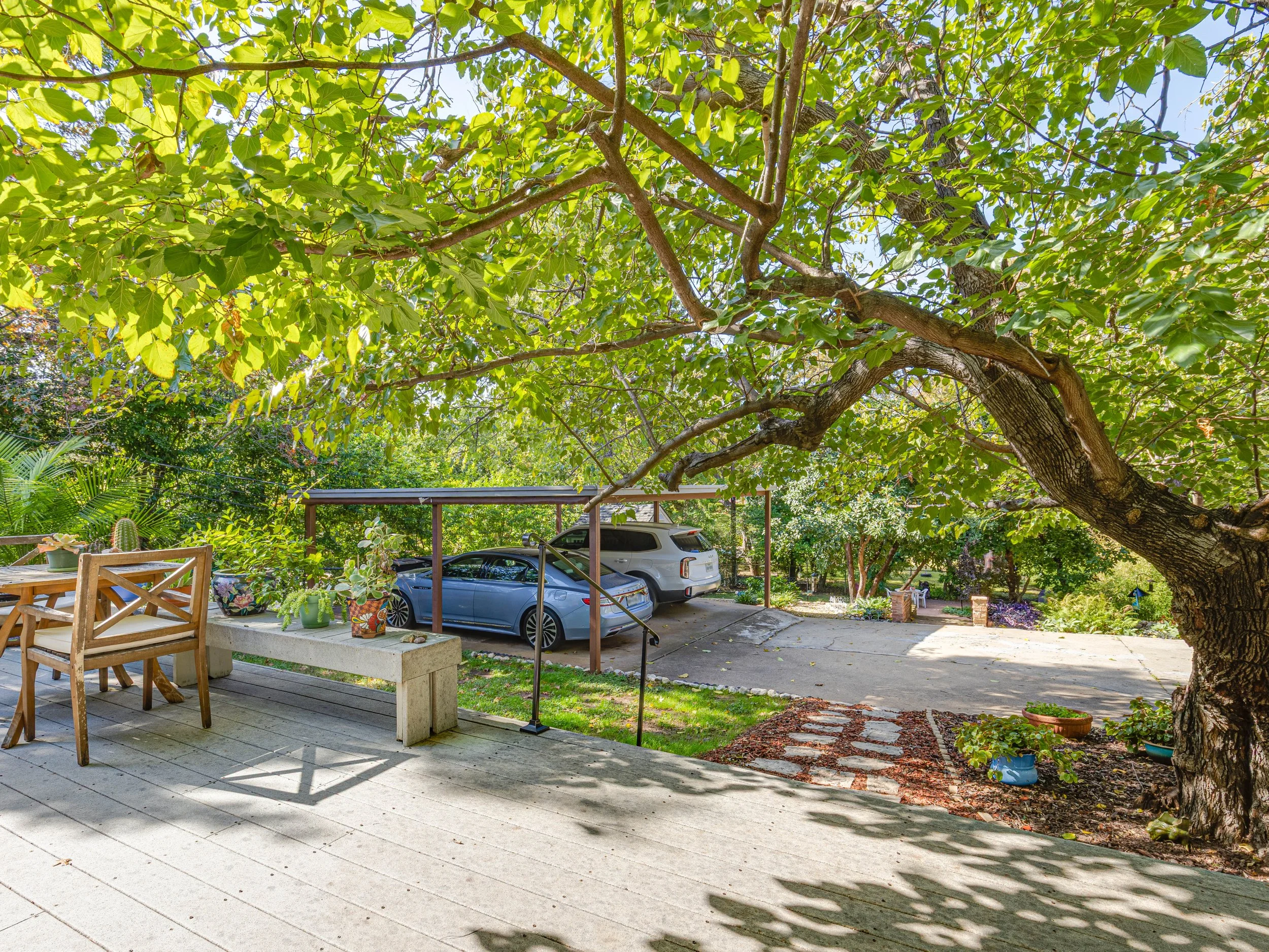 047 Patio - 2500 Boyd.jpg