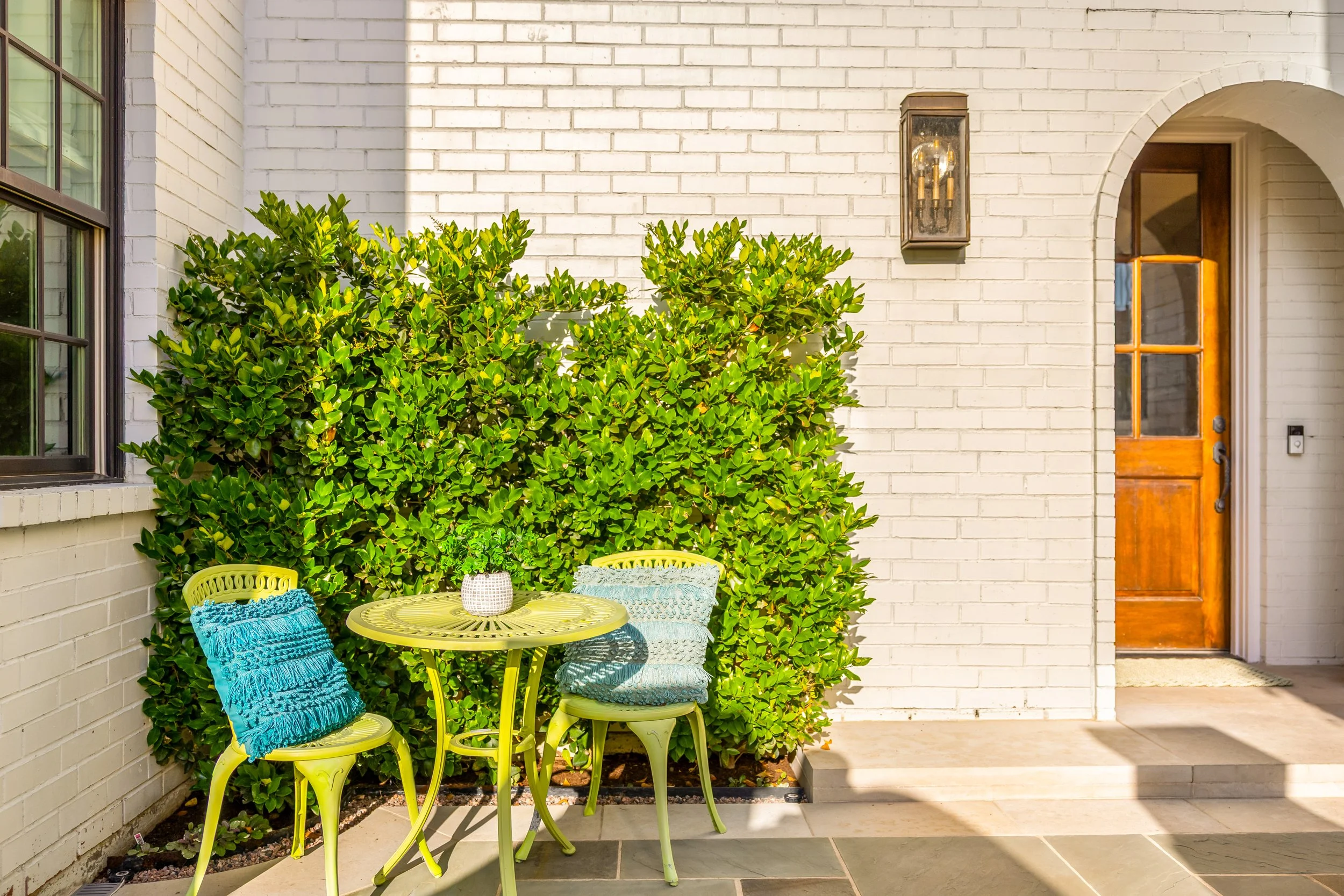 008 Courtyard - 109 Pineland.jpg