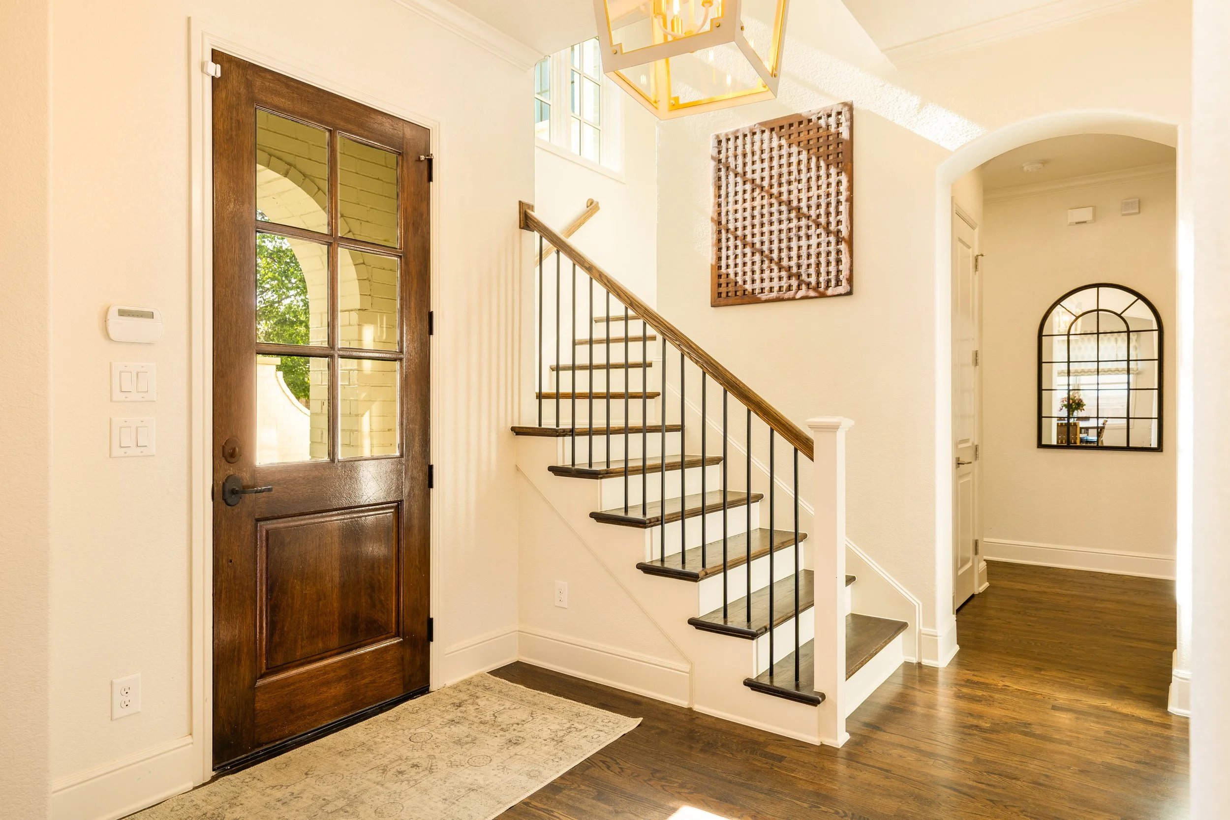 010 Foyer - 109 Pineland.jpg