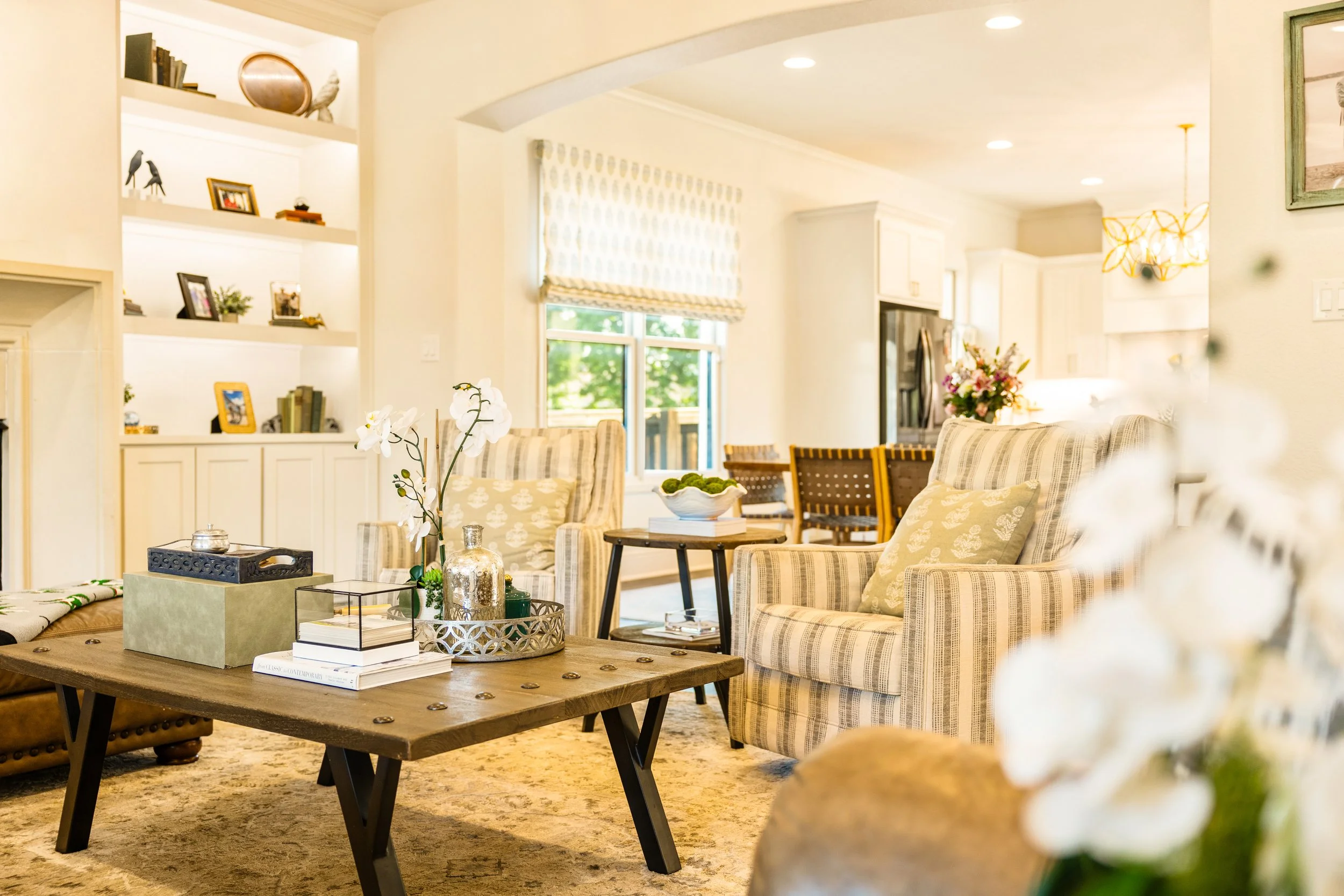 019 Living Room - 109 Pineland.jpg
