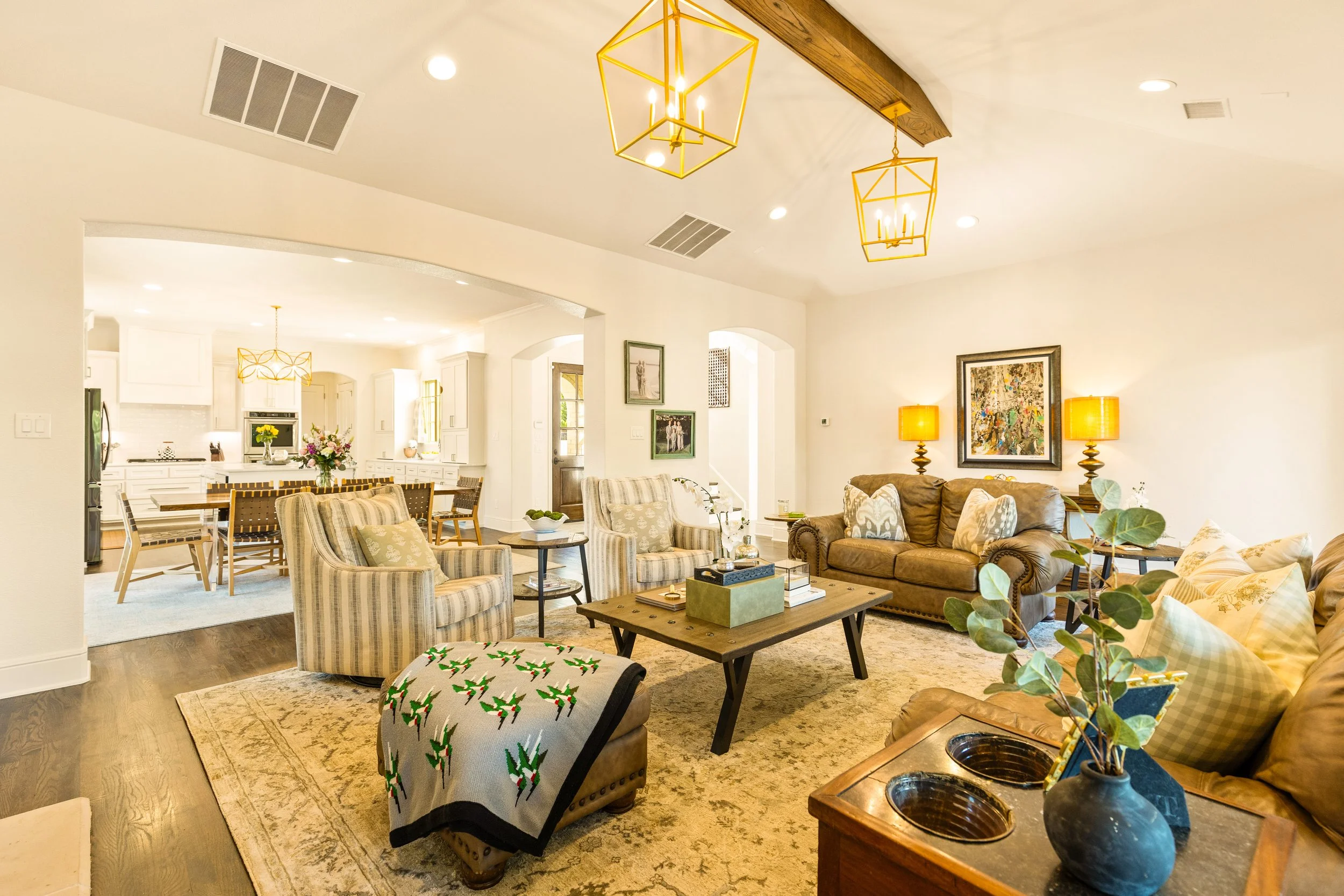 015 Living Room - 109 Pineland.jpg