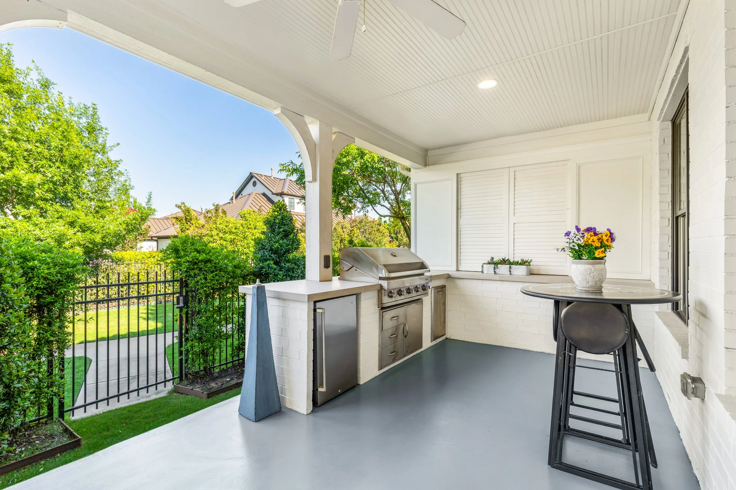 081 Patio - 109 Pineland.jpg