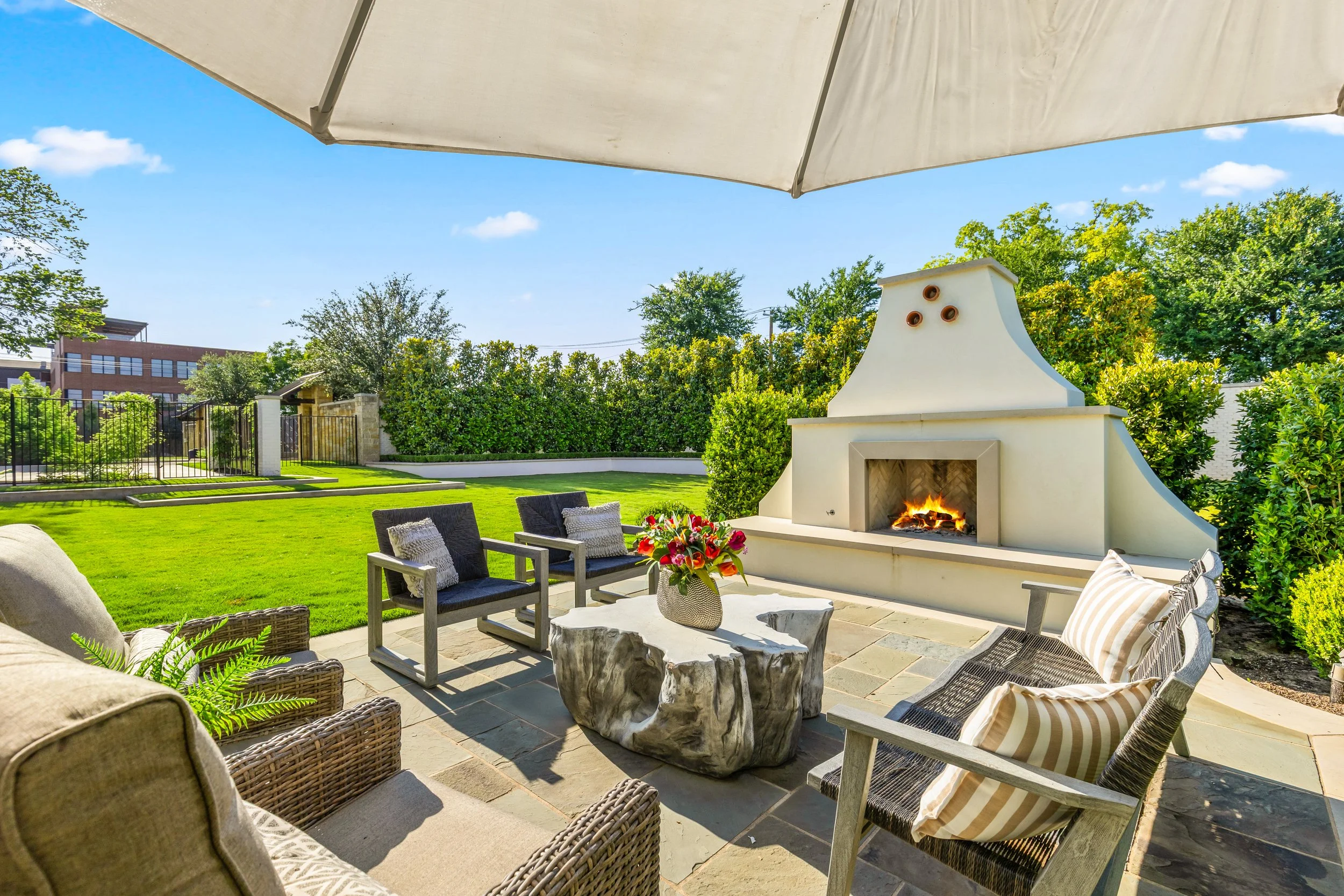 092 Fireplace - 109 Pineland.jpg