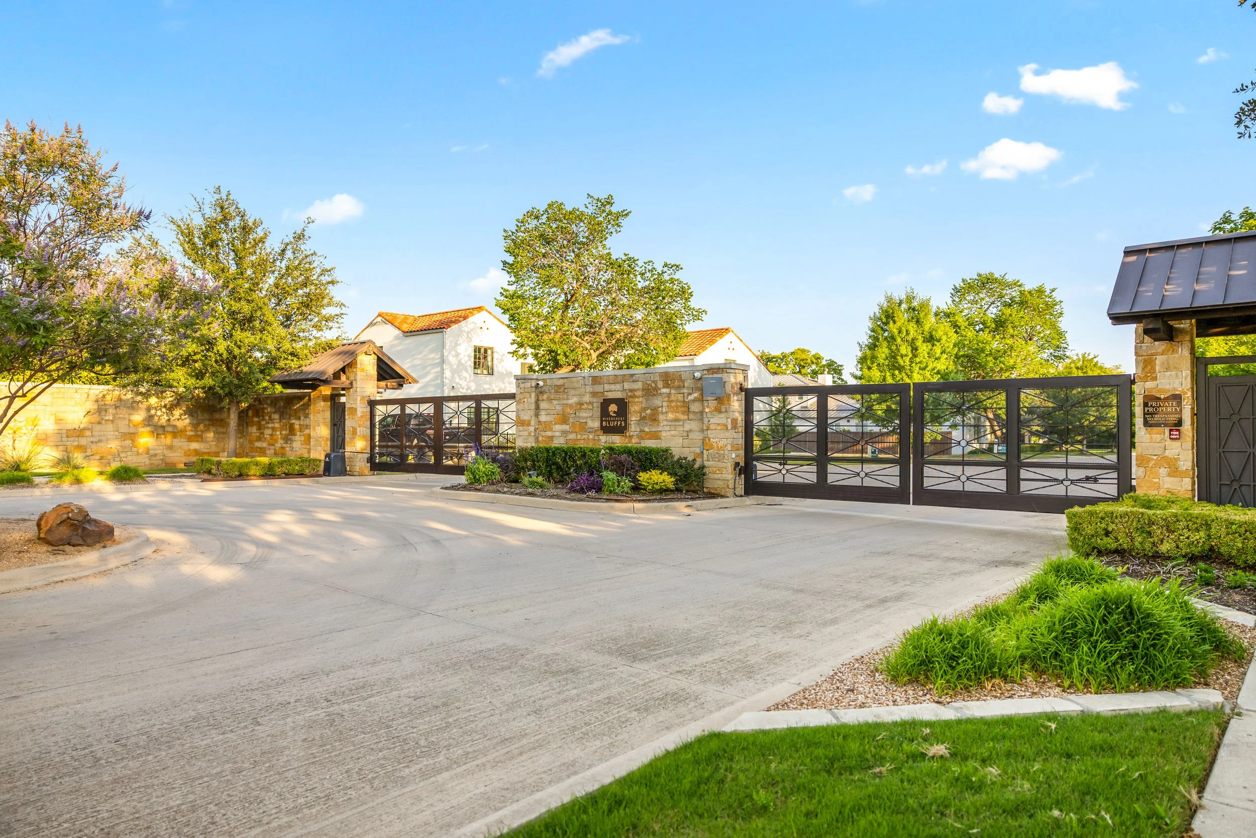 110 Gate - 109 Pineland.jpg