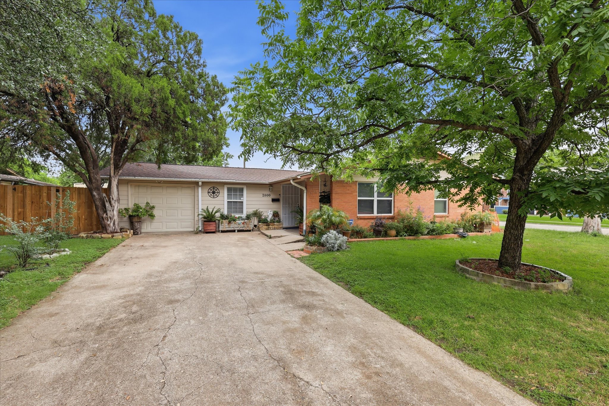 02-2800_Brockbank_Dr - 002.jpg