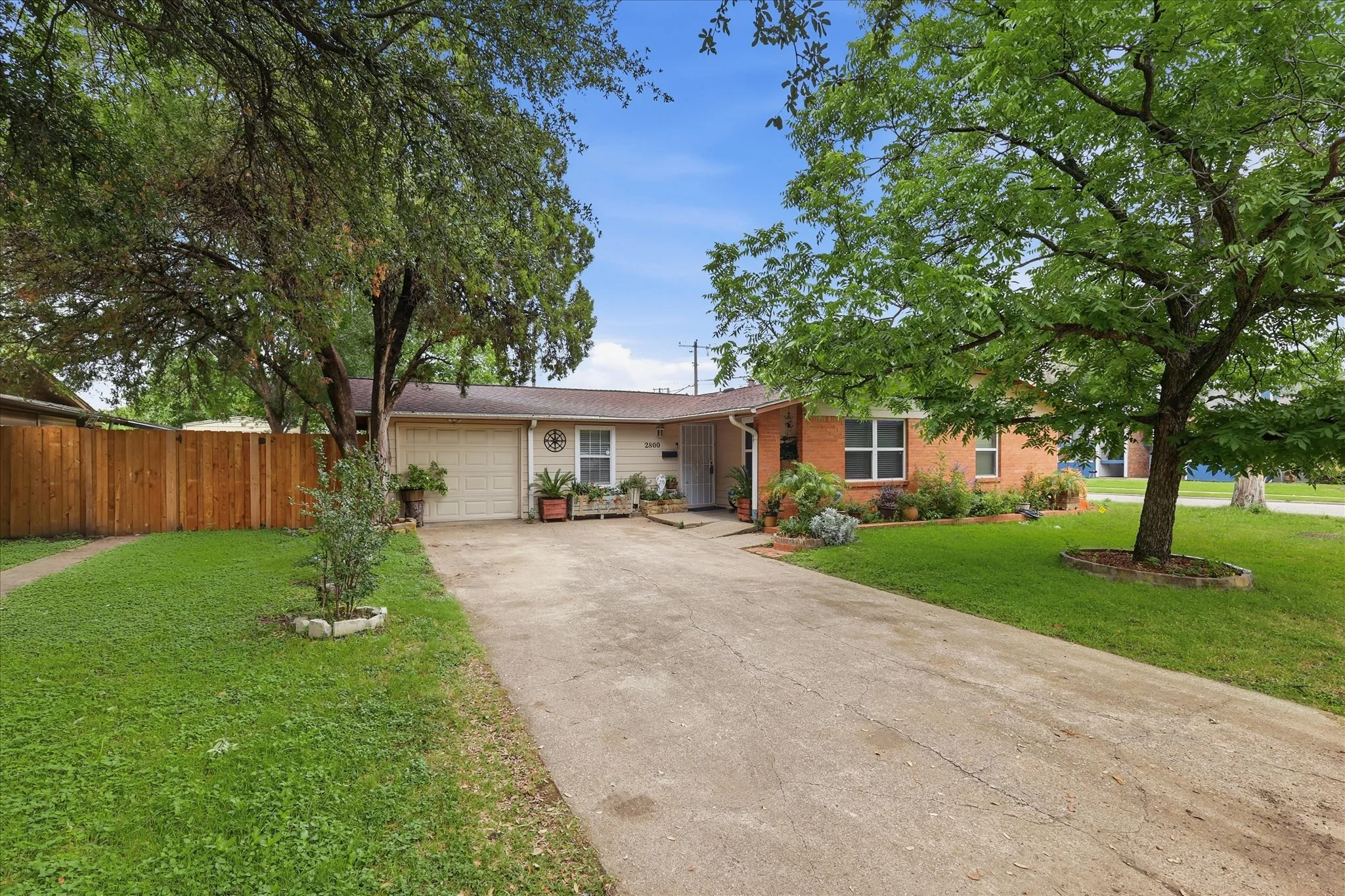 01-2800_Brockbank_Dr - 001.jpg