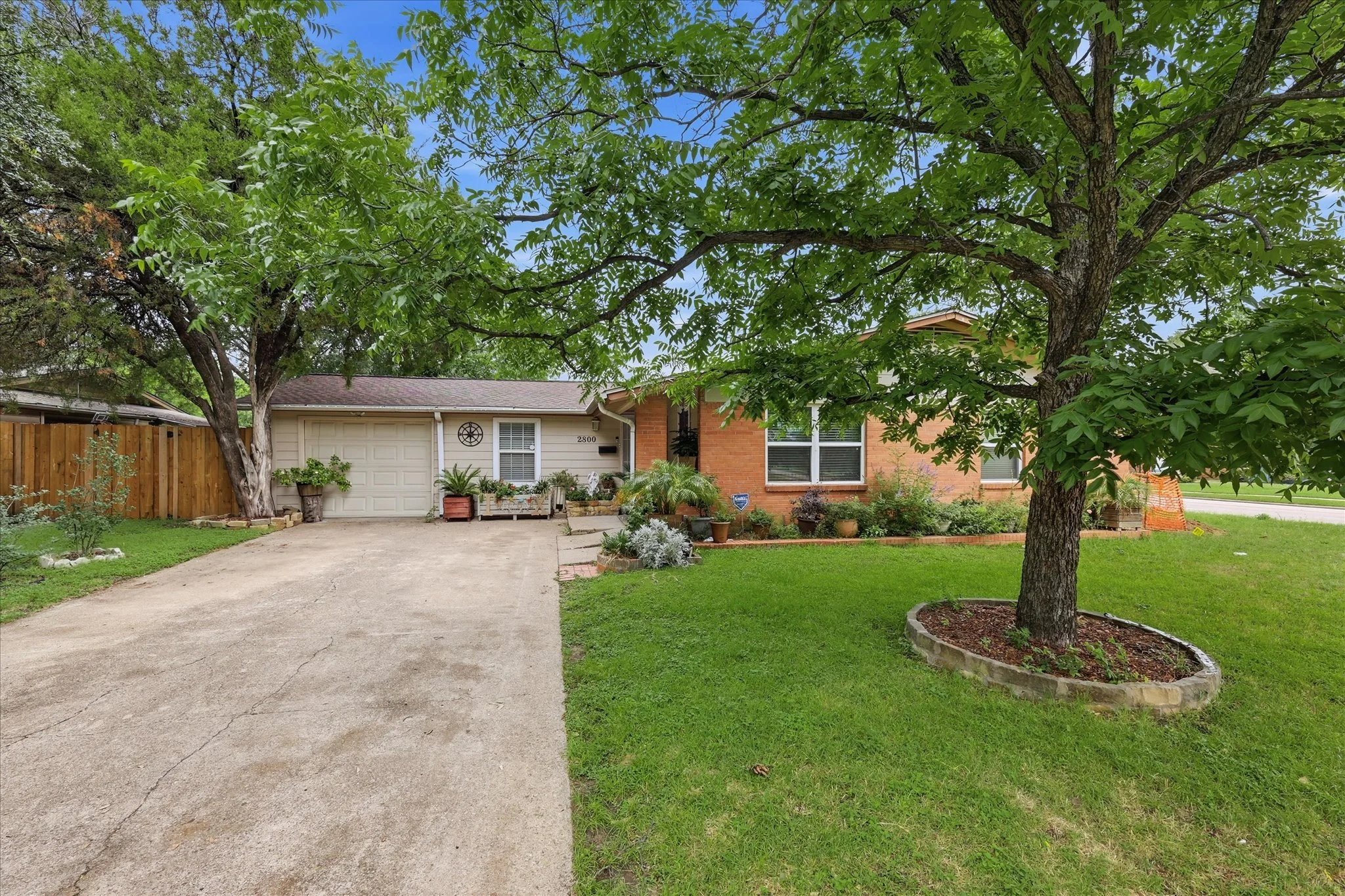 03-2800_Brockbank_Dr - 003.jpg
