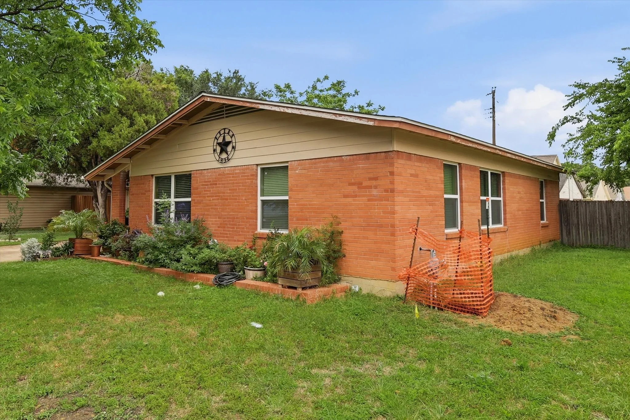 11-2800_Brockbank_Dr - 011.jpg