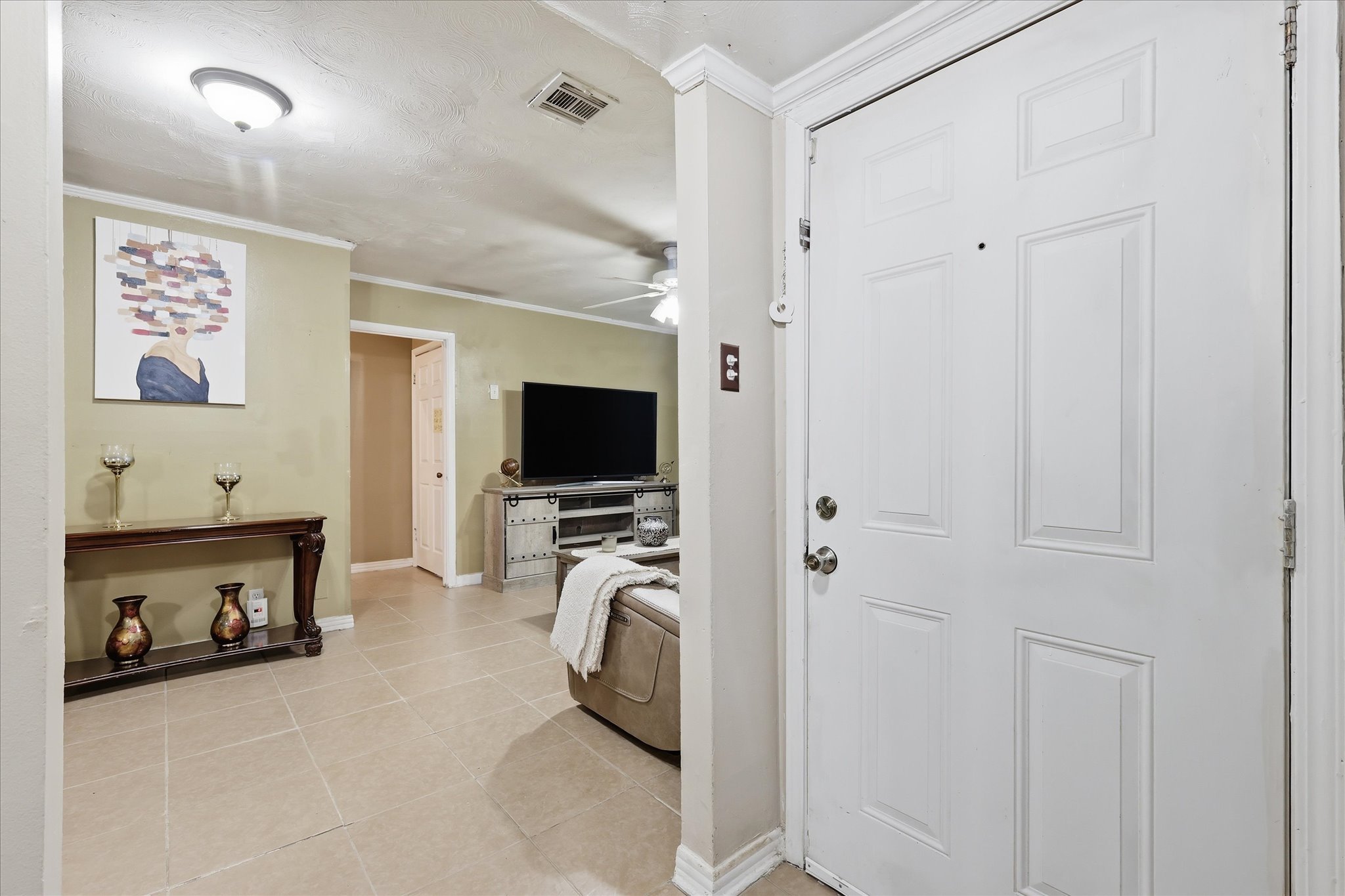 13-2800_Brockbank_Dr - 013.jpg