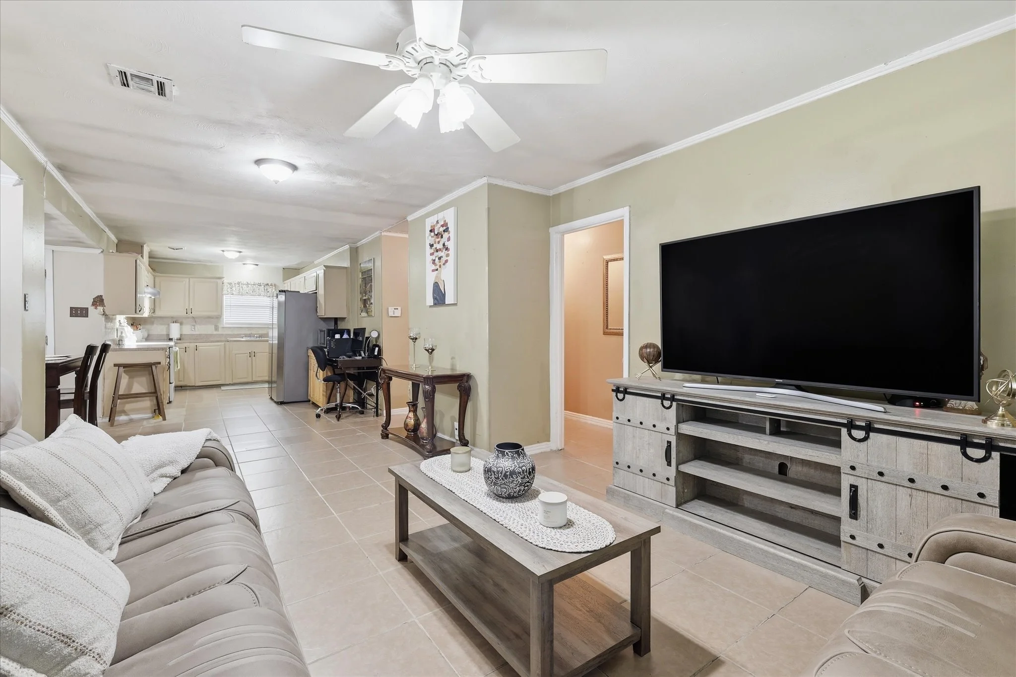 17-2800_Brockbank_Dr - 017.jpg