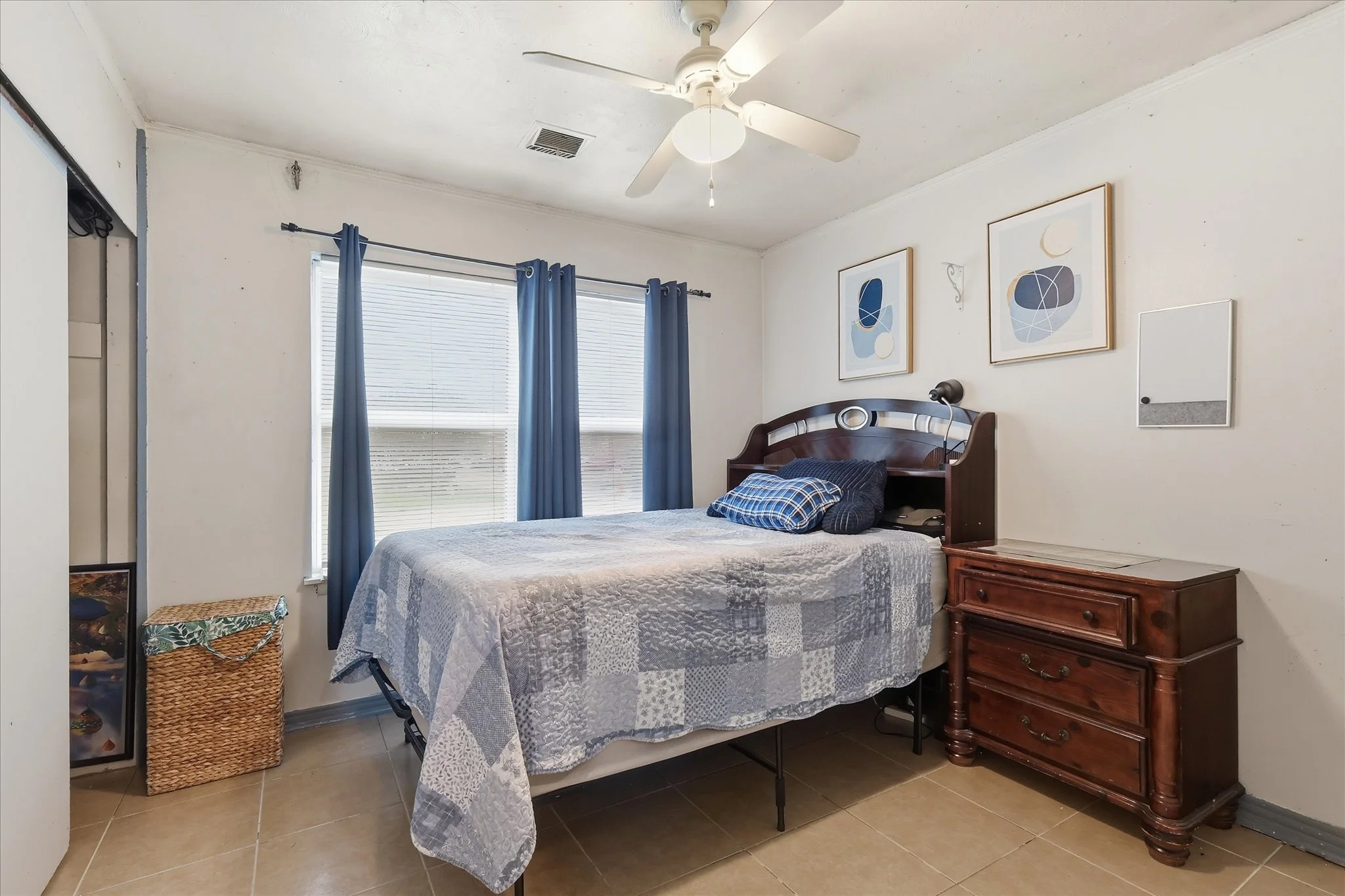 29-2800_Brockbank_Dr - 029.jpg