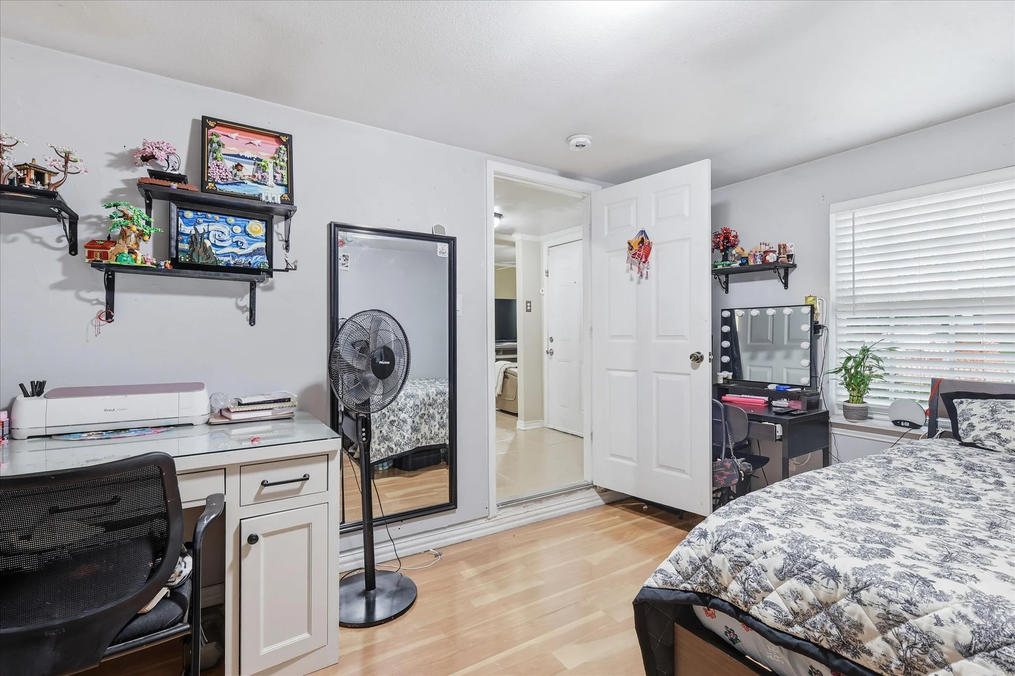 35-2800_Brockbank_Dr - 035.jpg