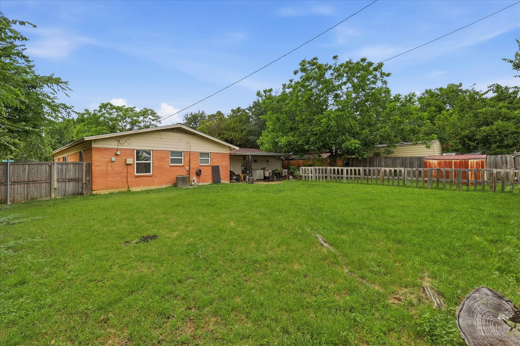 51-2800_Brockbank_Dr - 051.jpg