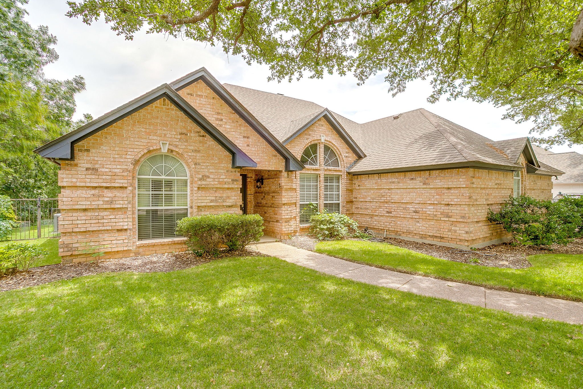9928 Wandering Way St (2 of 46).jpg