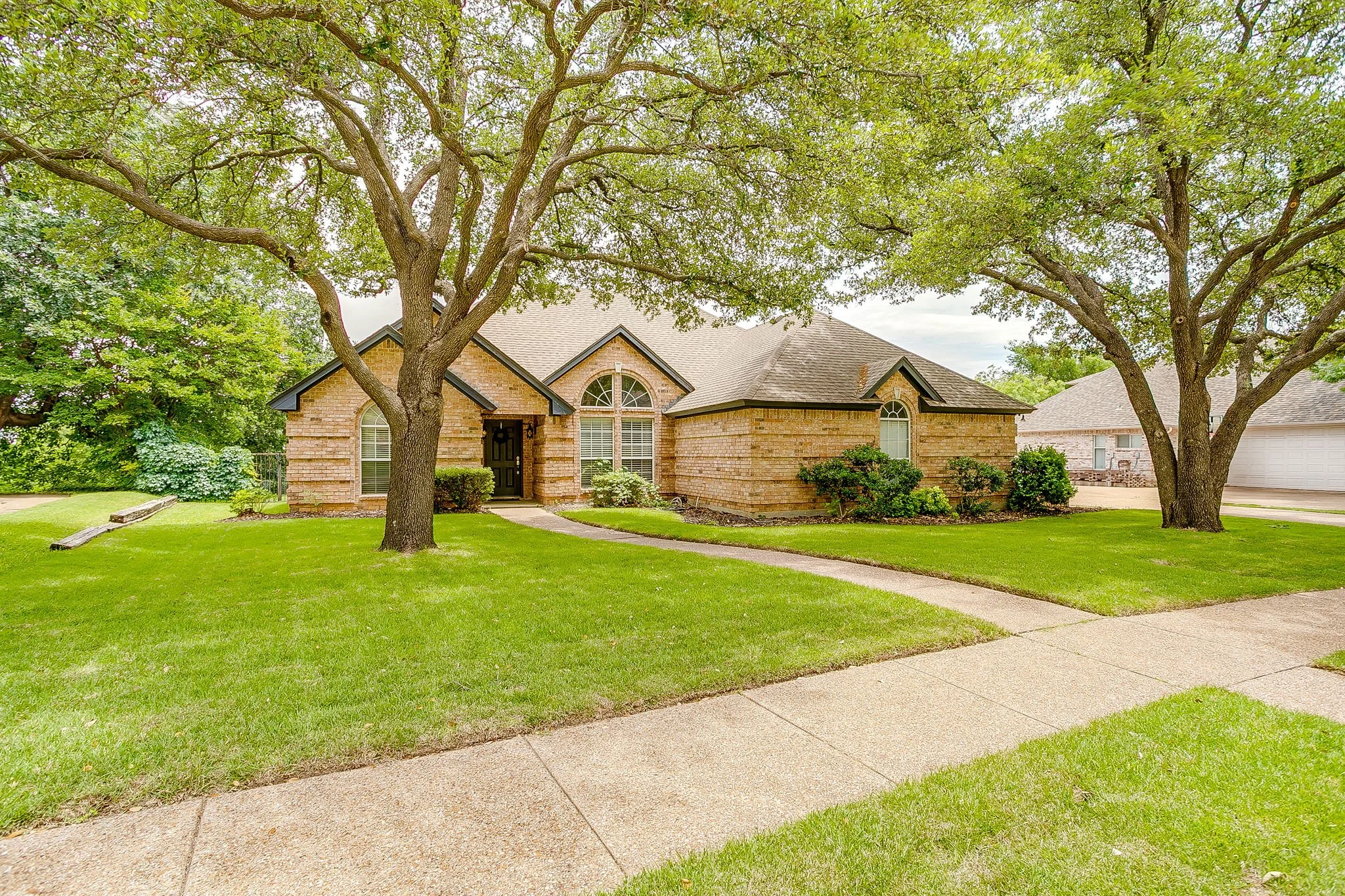 9928 Wandering Way St (1 of 46).jpg