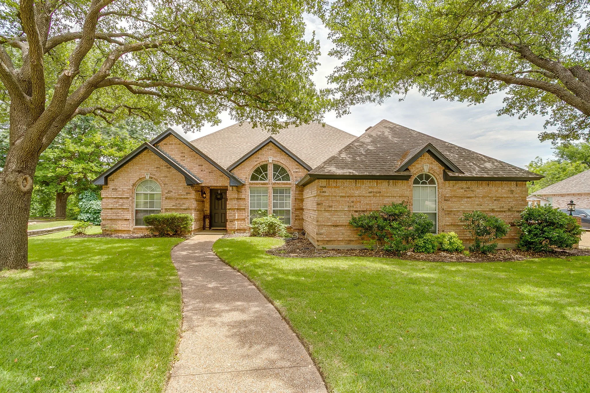 9928 Wandering Way St (5 of 46).jpg