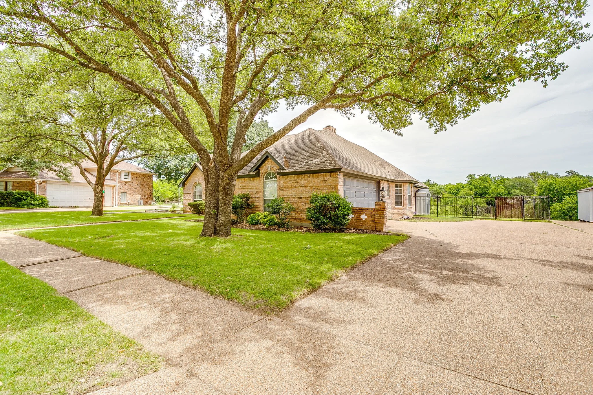 9928 Wandering Way St (7 of 46).jpg