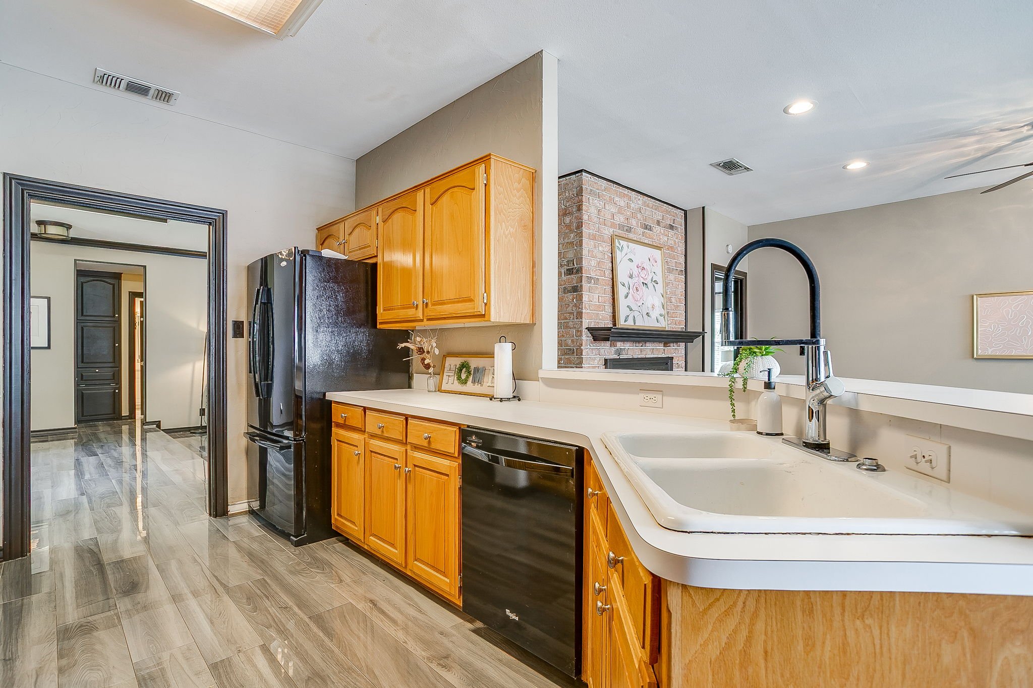 9928 Wandering Way St (26 of 46).jpg