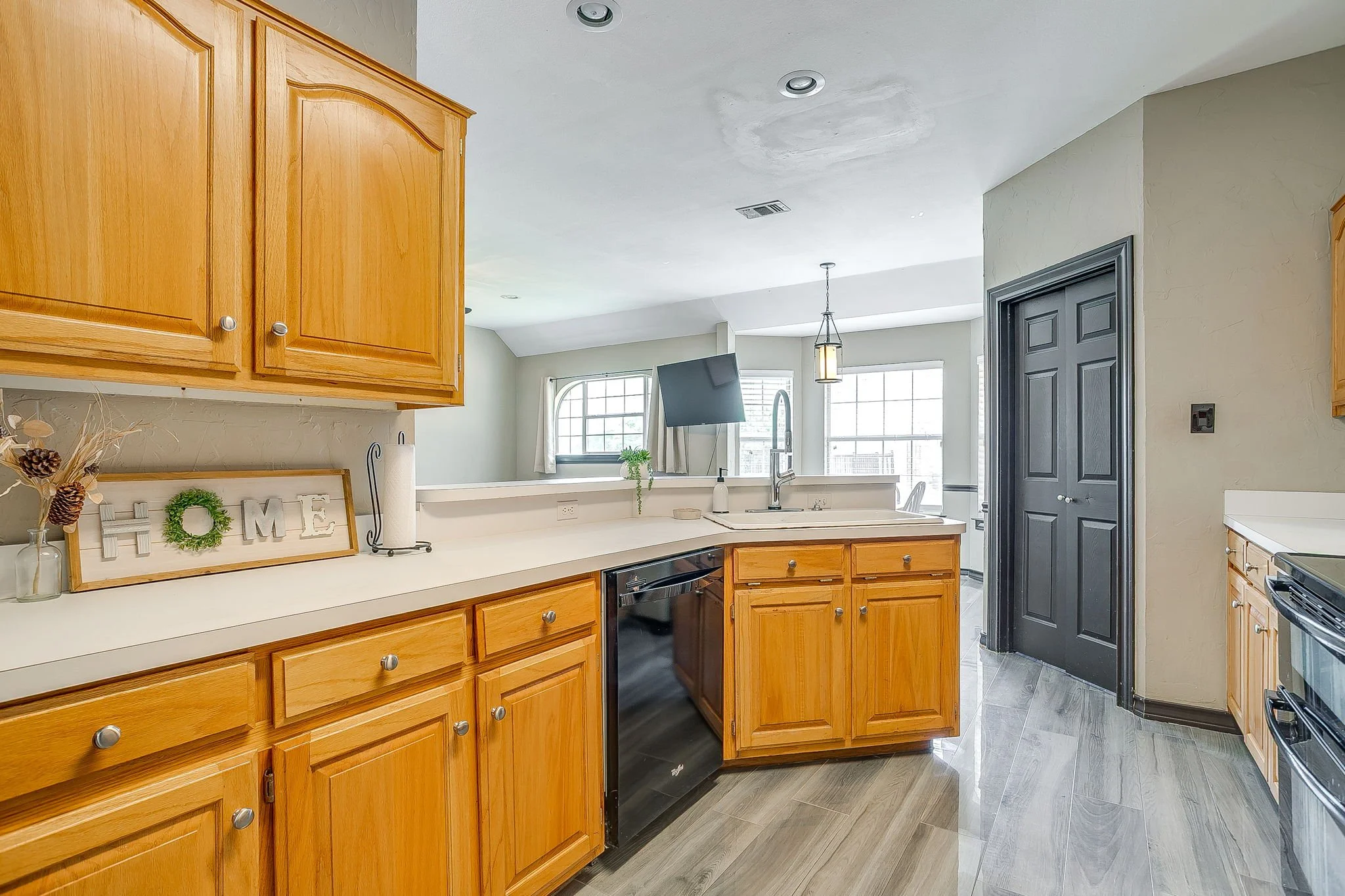 9928 Wandering Way St (27 of 46).jpg