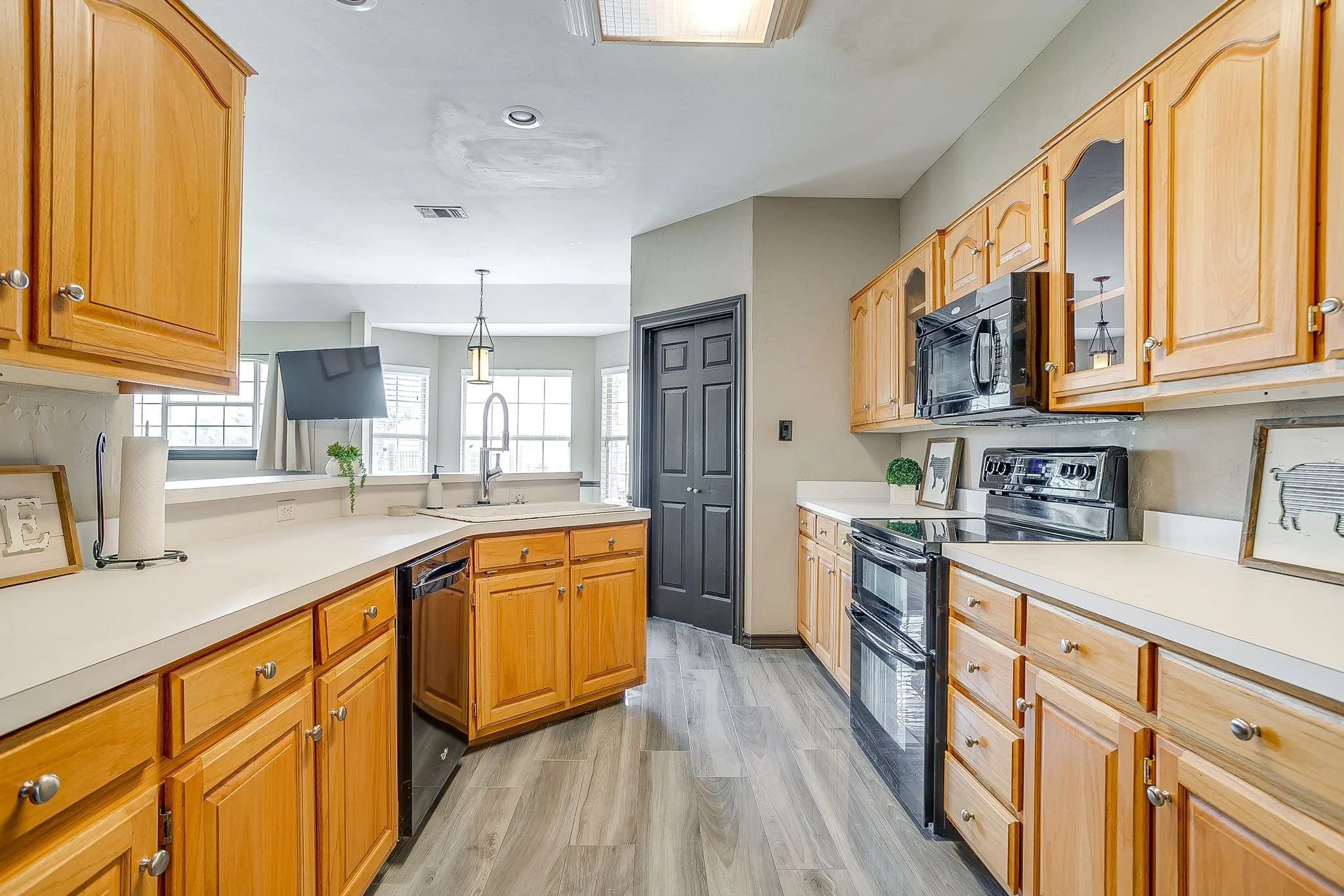 9928 Wandering Way St (28 of 46).jpg
