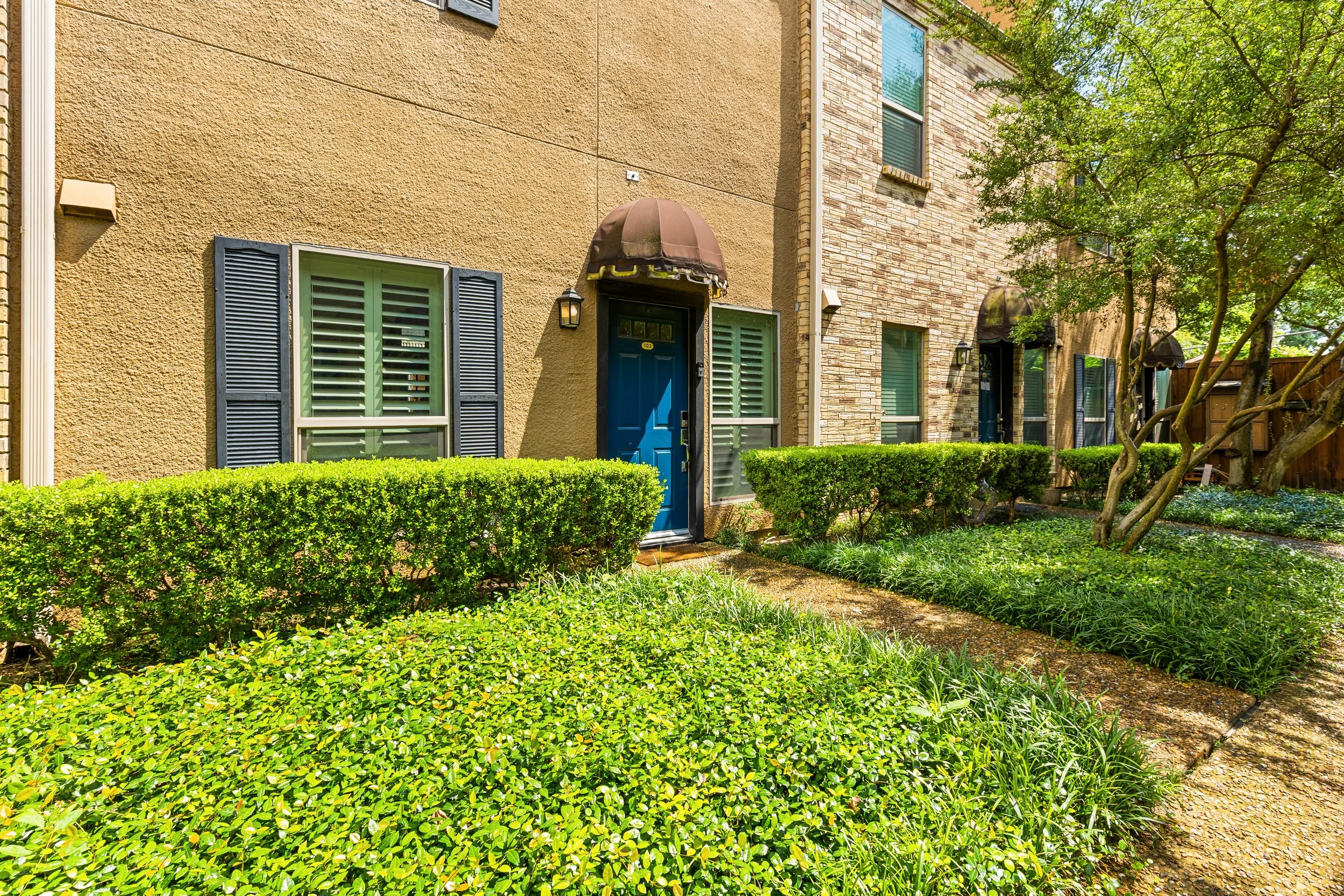 004 Unit - 4015 Holland #103.jpg