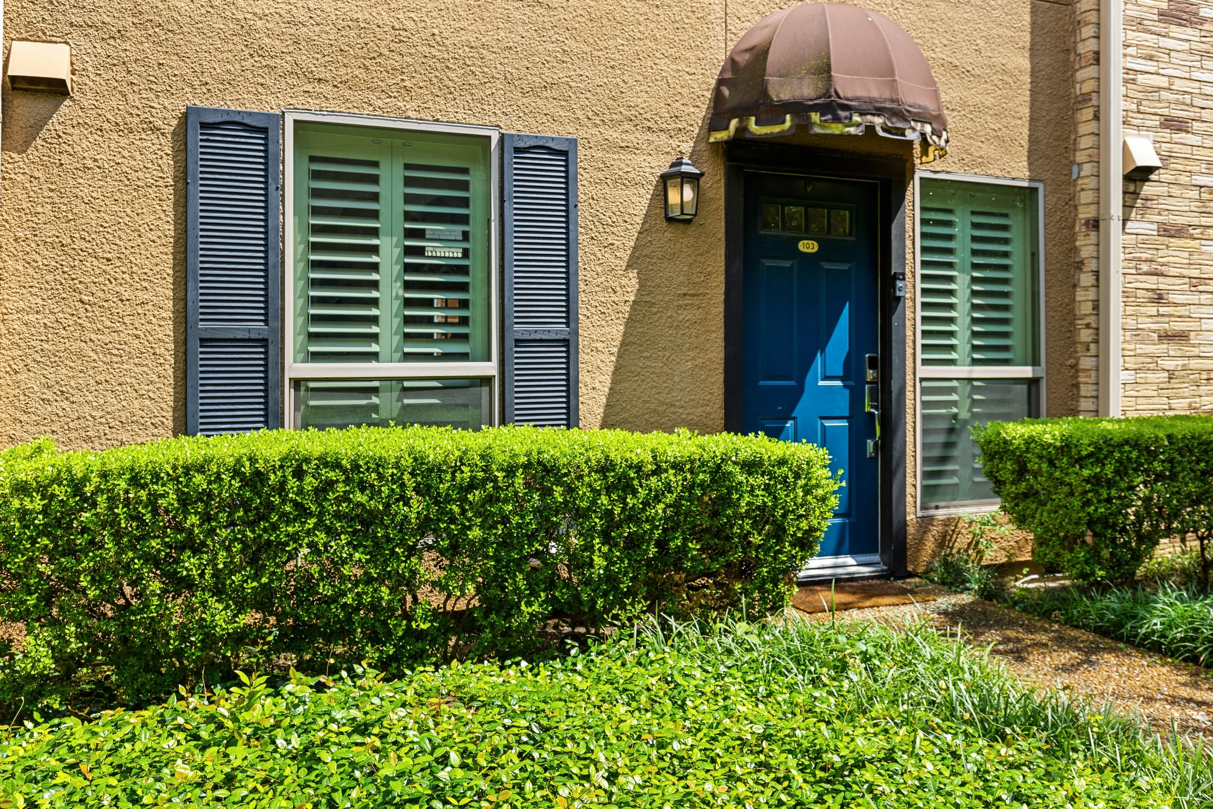 005 Unit - 4015 Holland #103.jpg