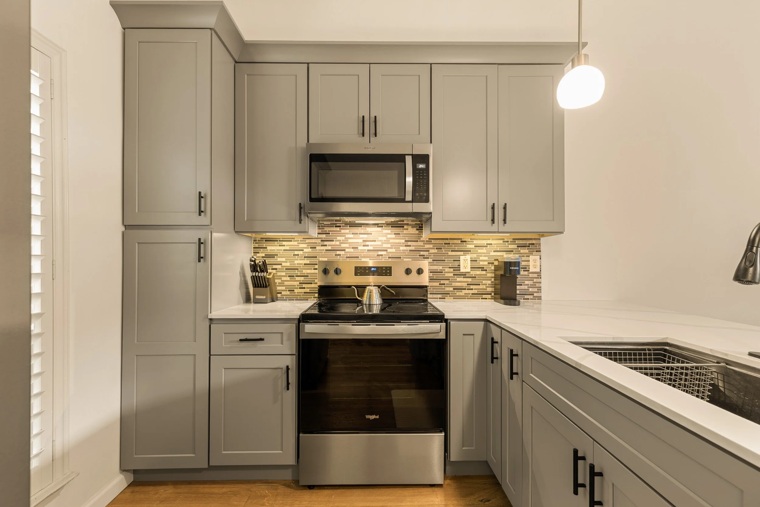 009 Kitchen - 4015 Holland #103.jpg