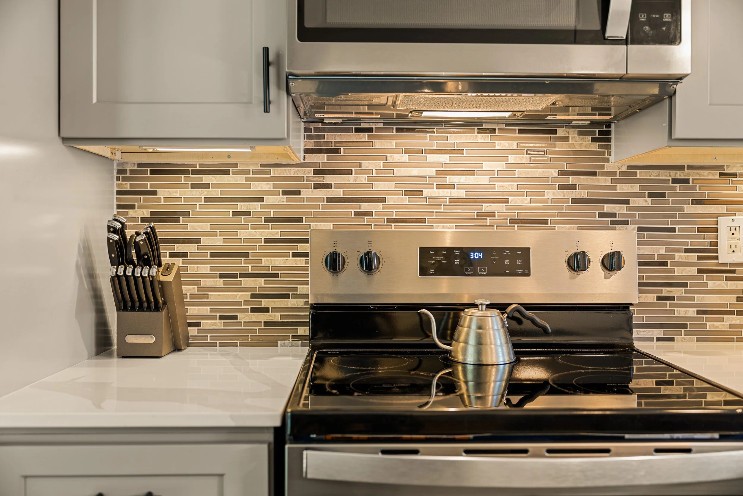 011 Kitchen - 4015 Holland #103.jpg