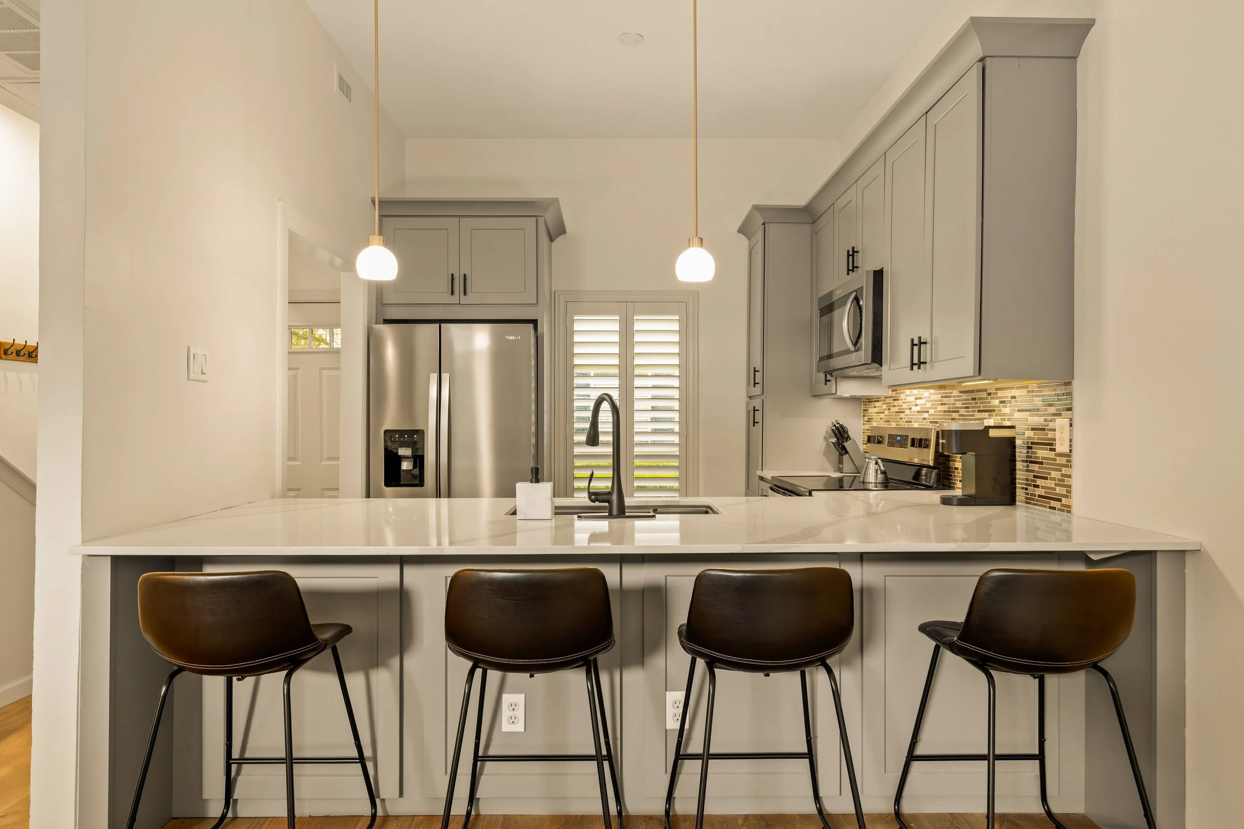 014 Kitchen - 4015 Holland #103.jpg