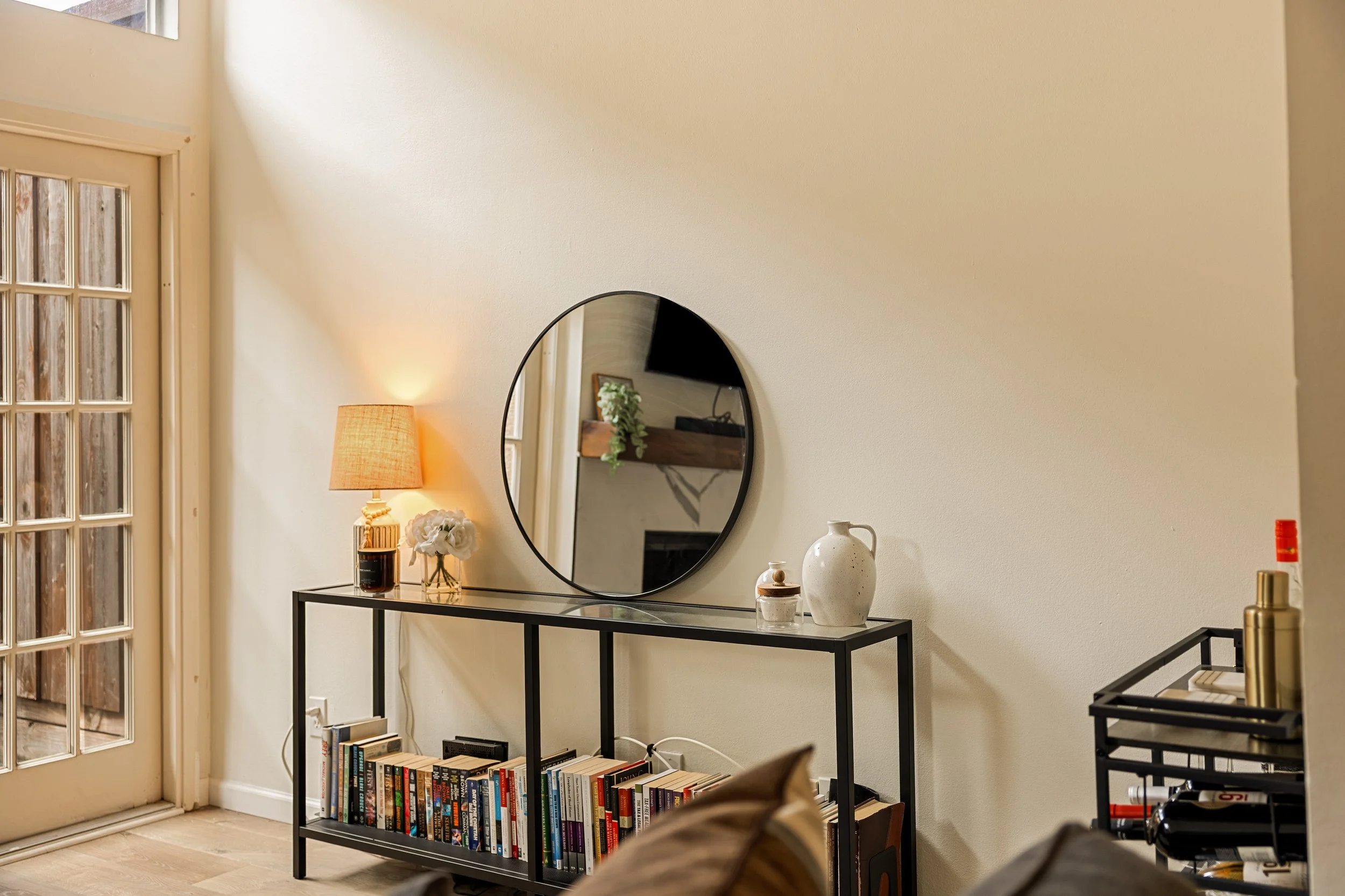 026 Living Room - 4015 Holland #103.jpg