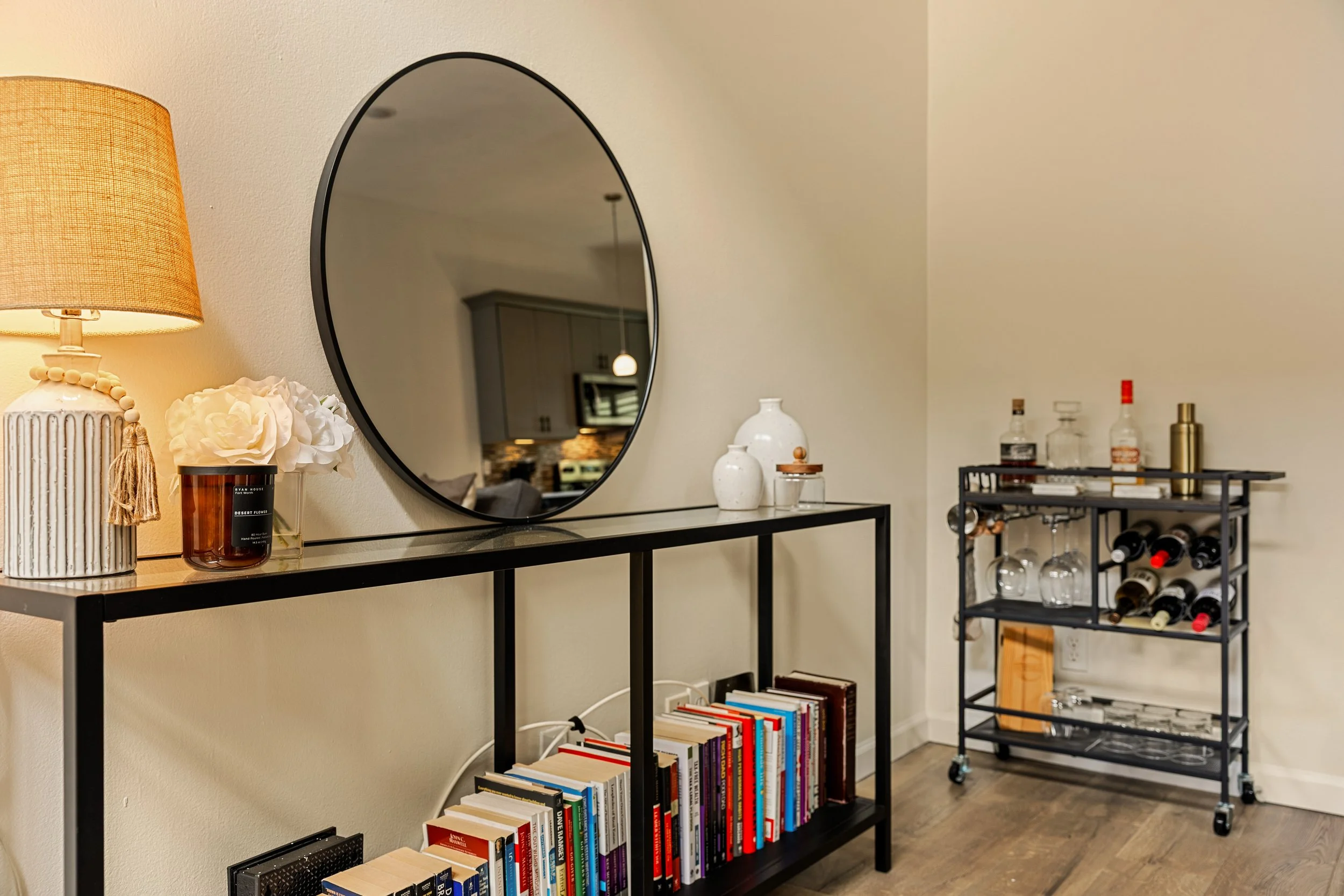 027 Living Room - 4015 Holland #103.jpg