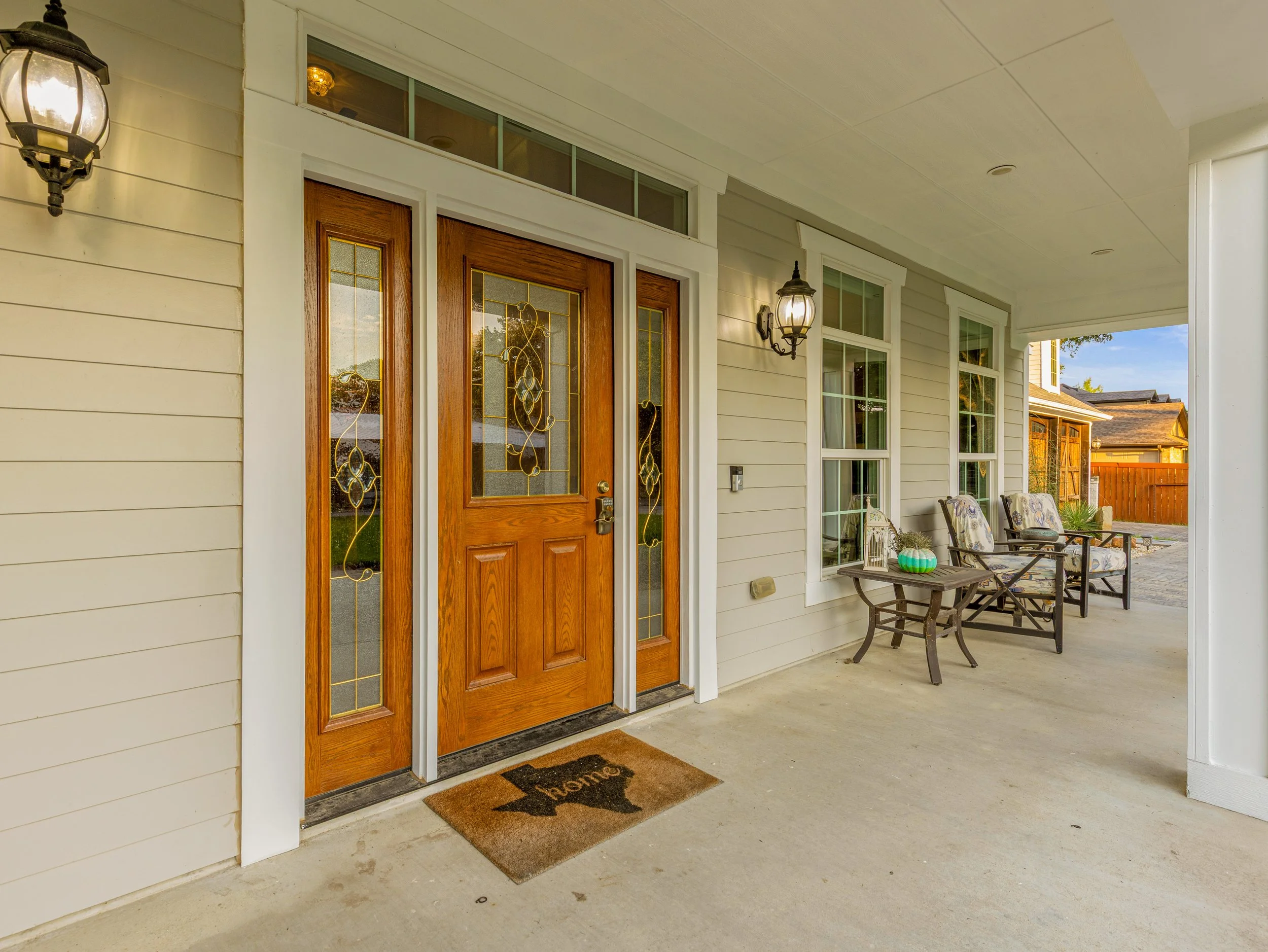005 Front Porch - 11700 Rams Lake.jpg