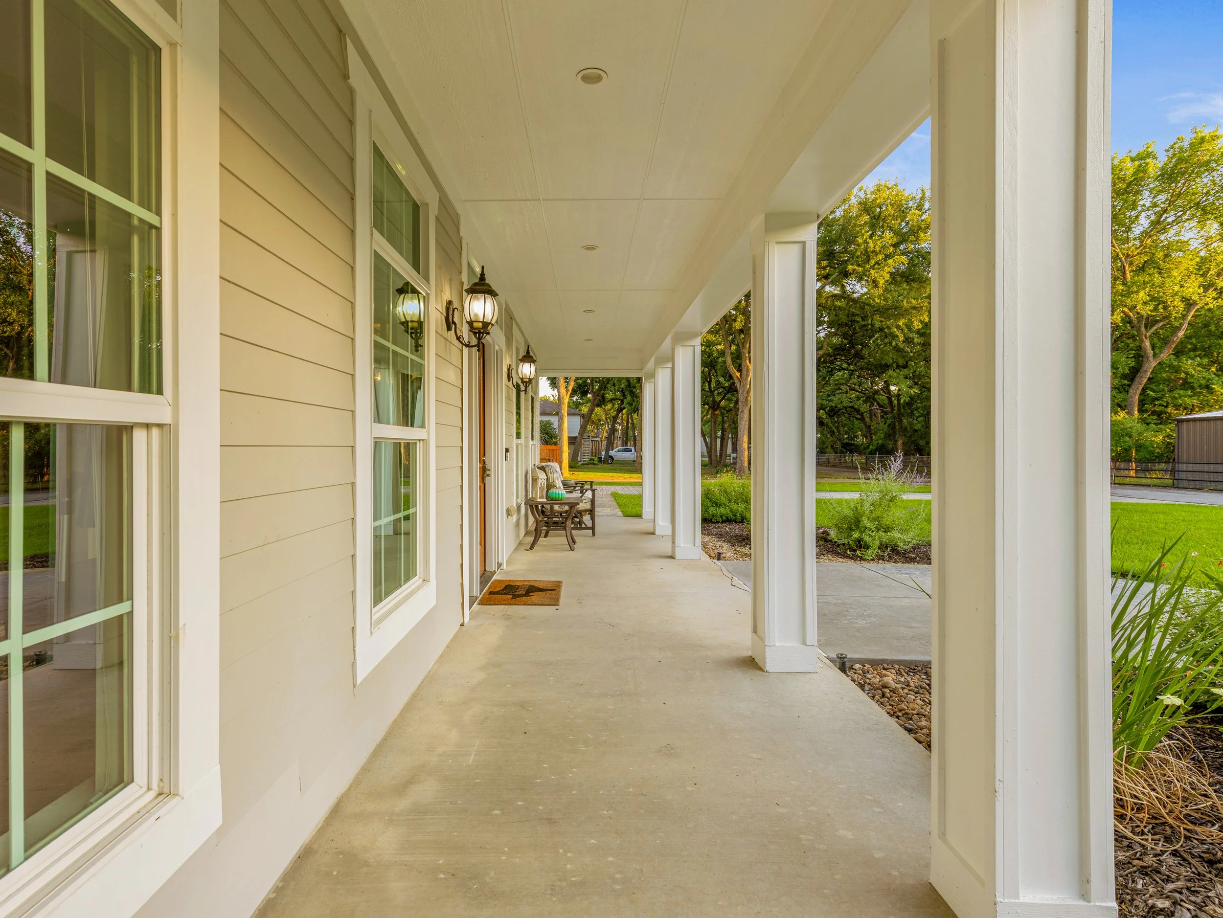 006 Front Porch - 11700 Rams Lake.jpg
